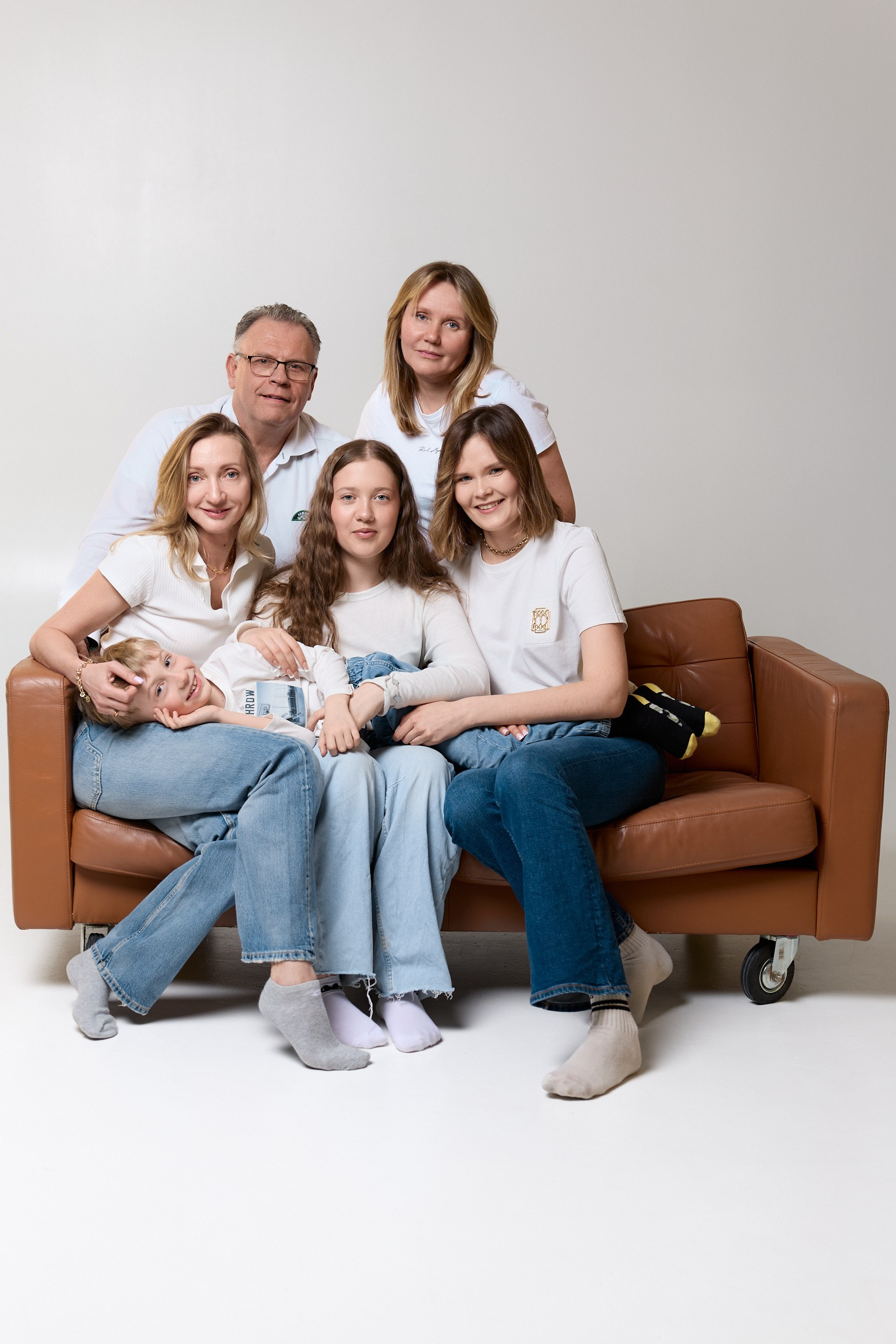 Семейная фотосессия в минималистичном стиле в Минске