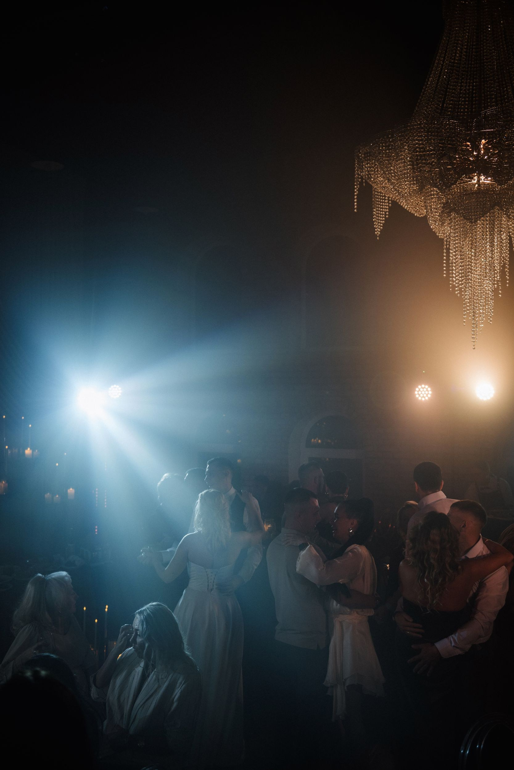 свет на первый танец в The Hide