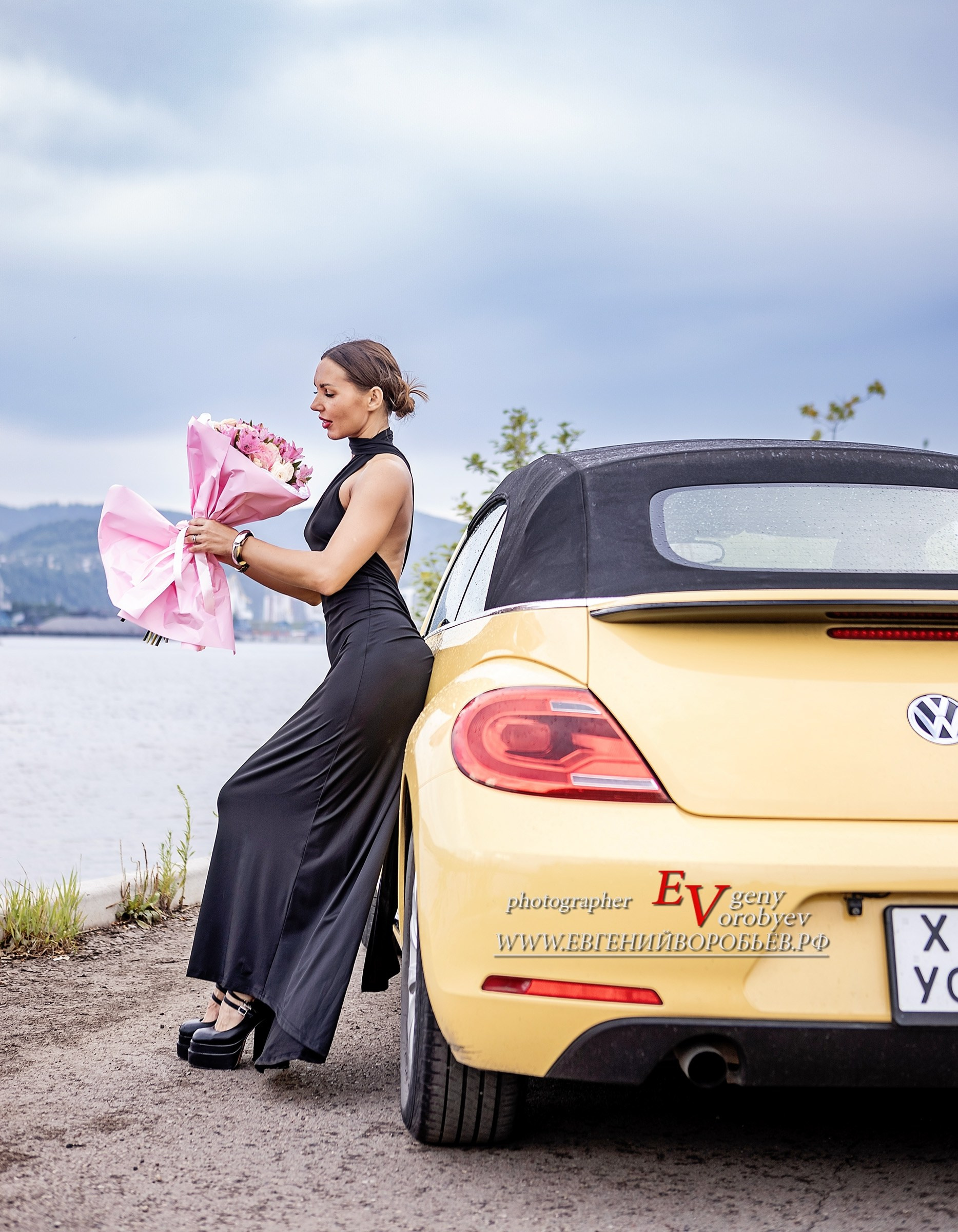 Аренда кабриолета в Красноярске на свадьбу фотосессия прокат автомобиль с водителем авто прогулка поездка прокатиться на кабриолете цена стоимость описание услуг заказать забронировать, индивидуальная экскурсия фото тур по красивым местам достопримечательность смотровая Красноярск прокат лимузинов цветы праздник