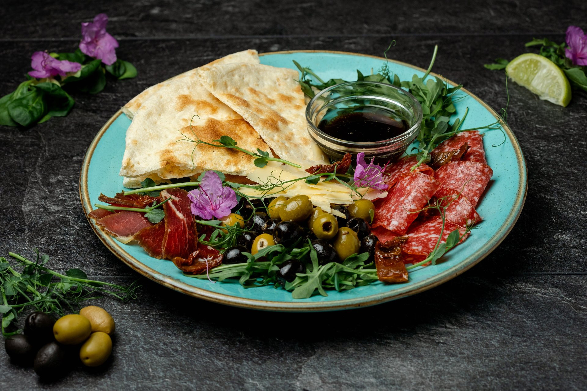 Услуги. One Media Life: фоторепортажи, фотоотчеты с мероприятий и заведений