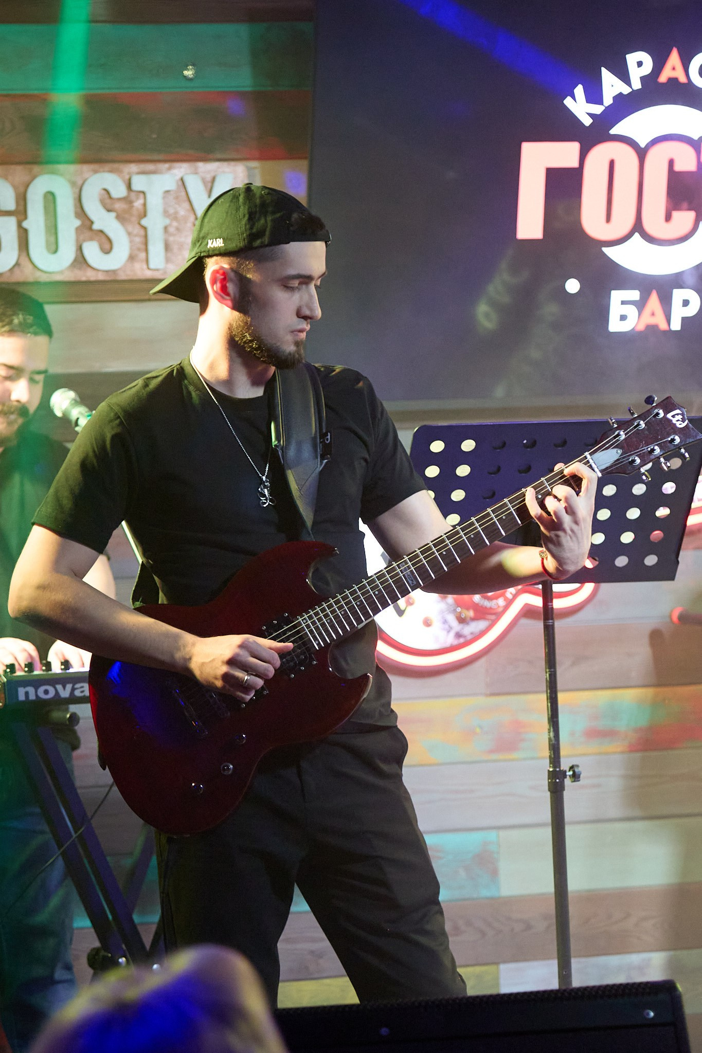 Концерт в баре «Гости». Фотограф Омск | Александр Вандеров