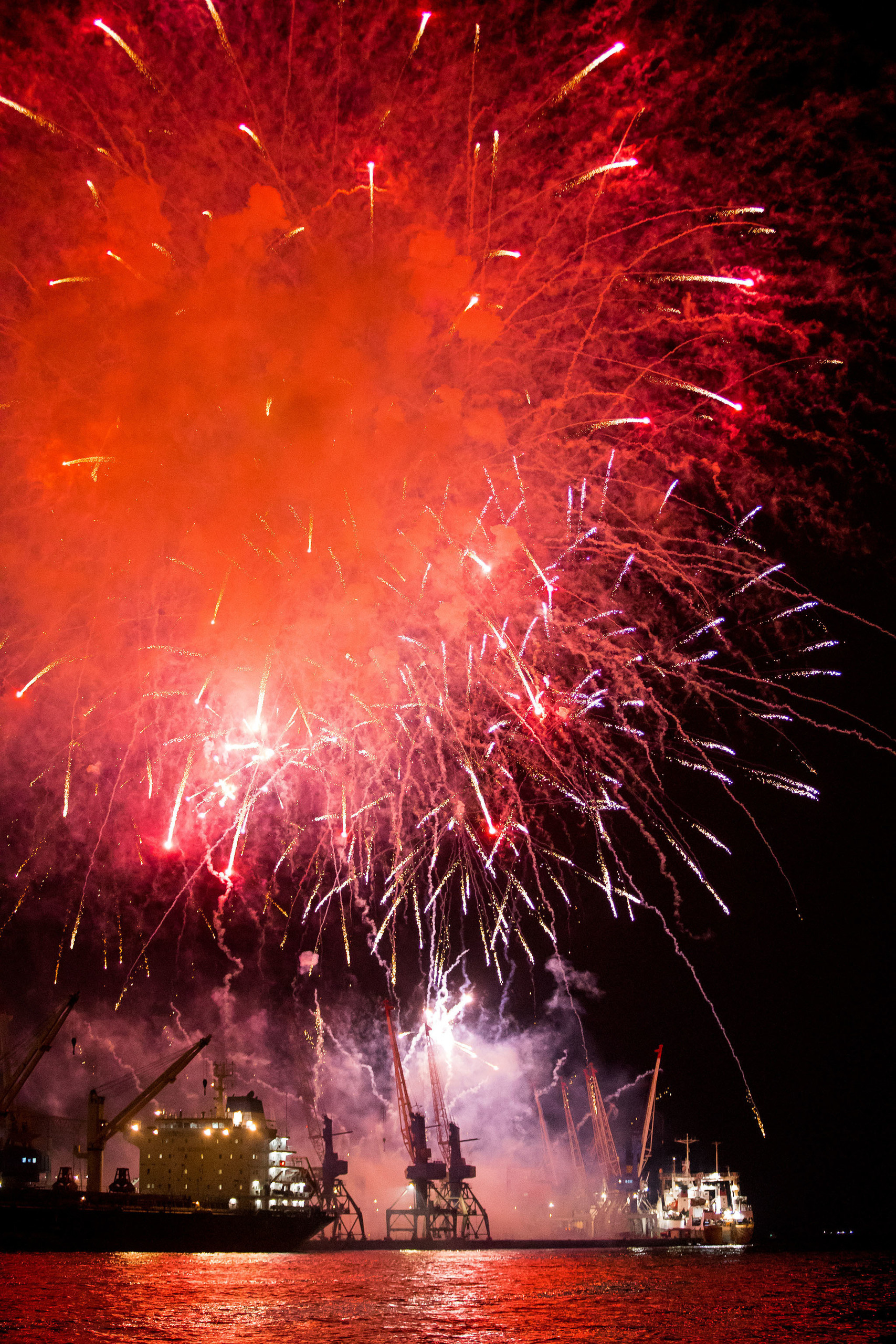 Праздничный салют в честь Дня ВМФ 2020