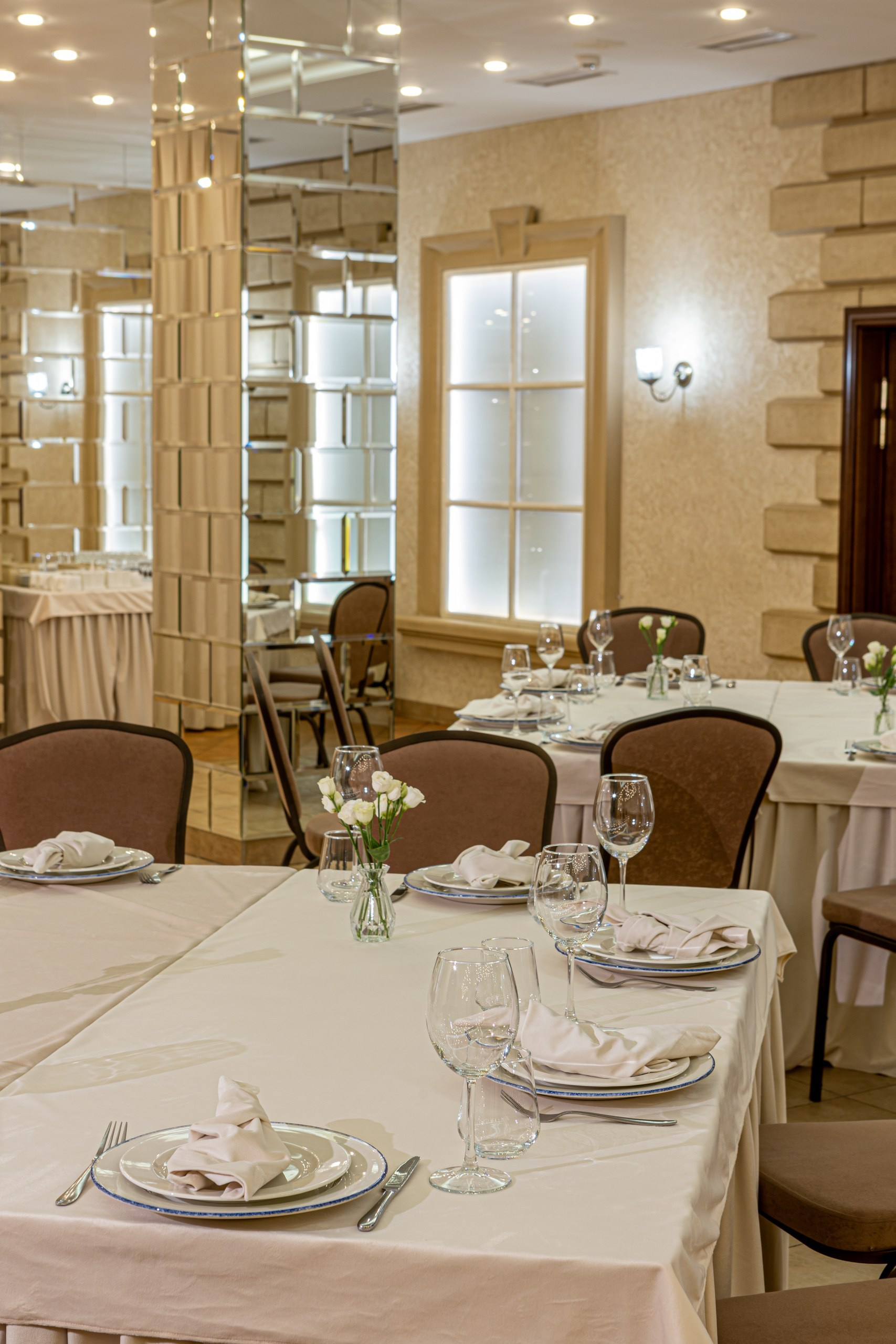 Банкетный зал ресторана Дача. Фотограф в Оренбурге. Профессиональный фотограф