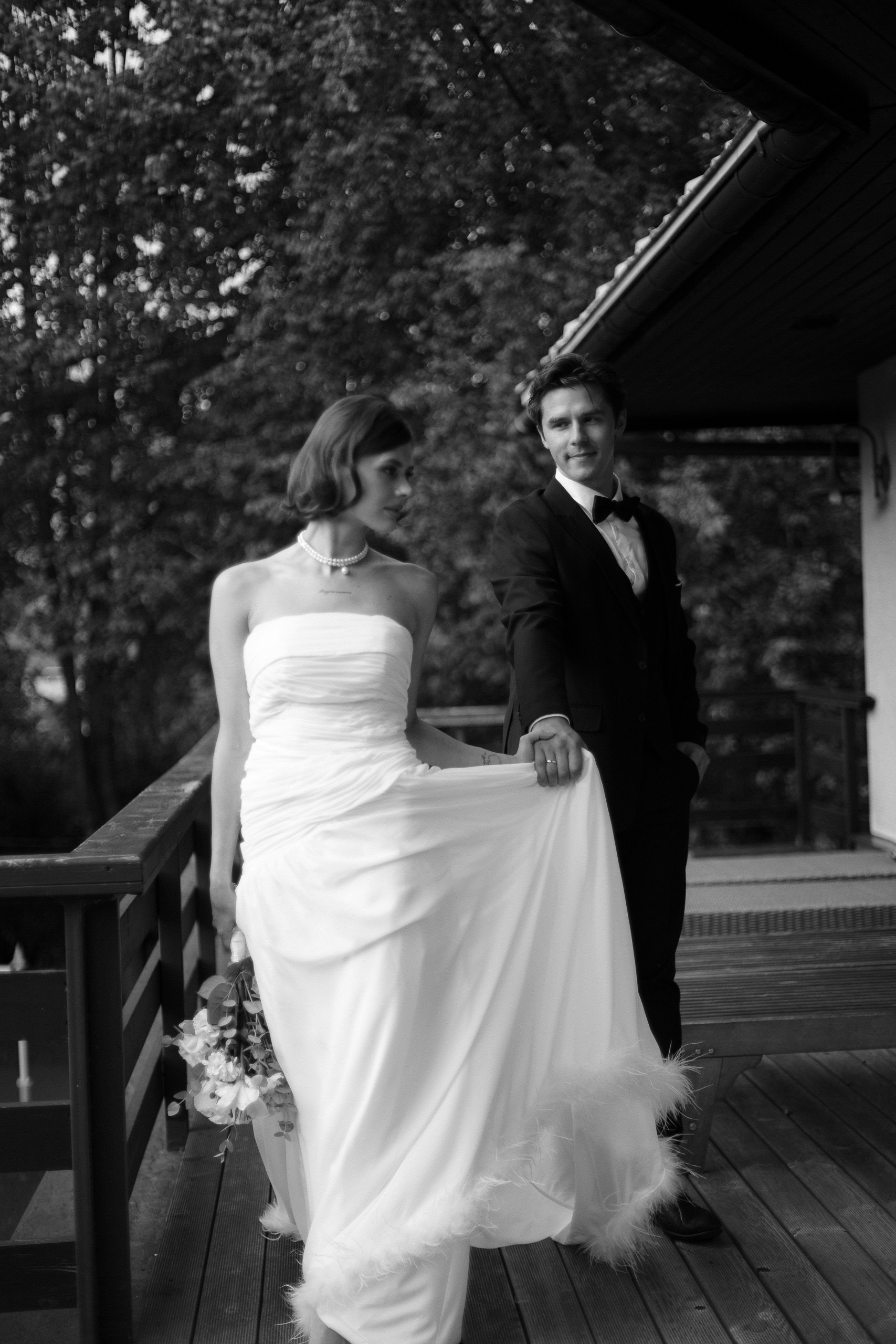 Пара уходит с террасы — чёрно-белая Love Story в отеле «Скандинавия»