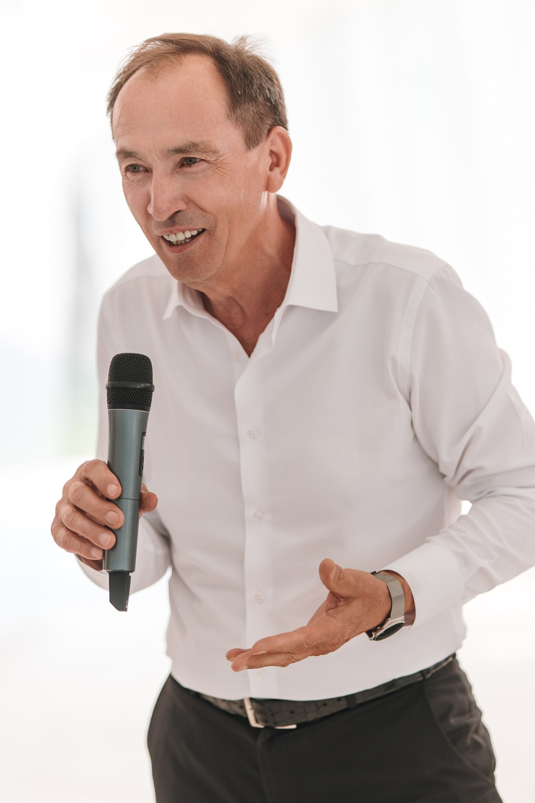 Свадьба 7 июня 2026 года — фотосессия, ЗАГС и банкет в шатре «Под облаками» в Нагаево с ведущим Артуром Ильясовым