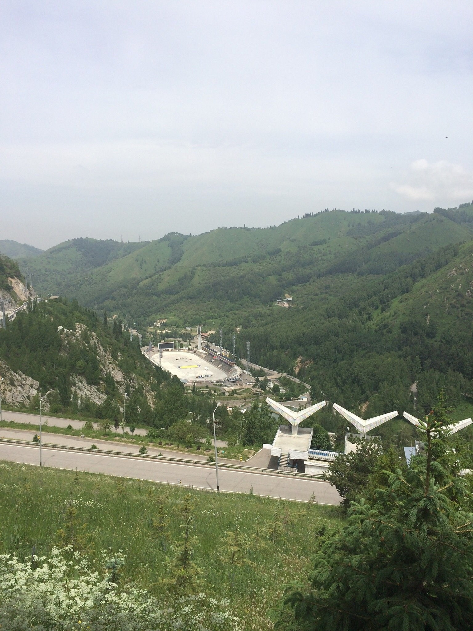 Высокогорный каток Медео (Медеу) в Алматы — легендарная ледовая арена