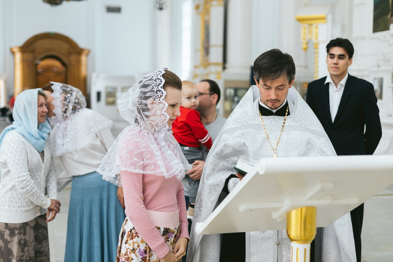 Крещение малыша в Смольном Соборе СПб — фотограф Денис Шмигирилов. Фотограф крещение венчание в Петербурге! Помогает подобрать храм и посоветовал душевного батюшку в СПб