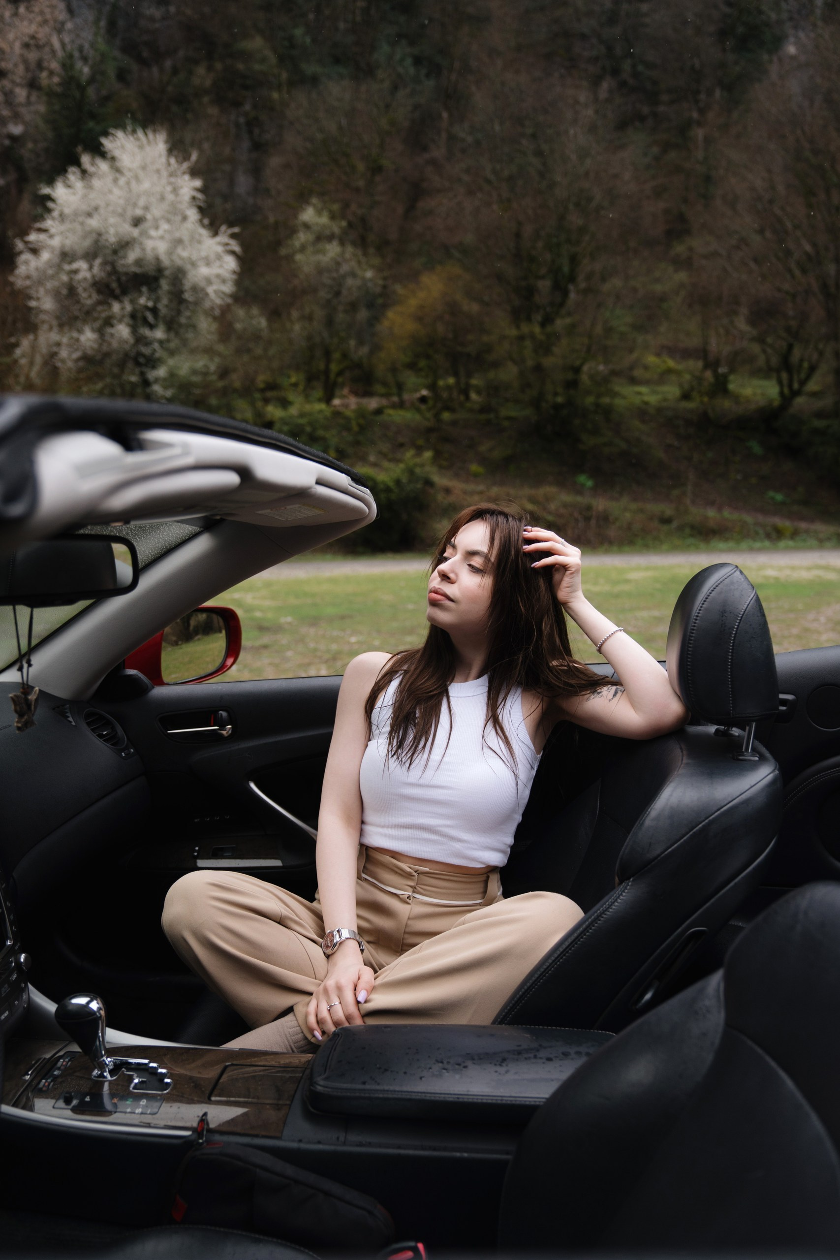 Поездка на Lexus с открытым верхом по Рицинскому шоссе