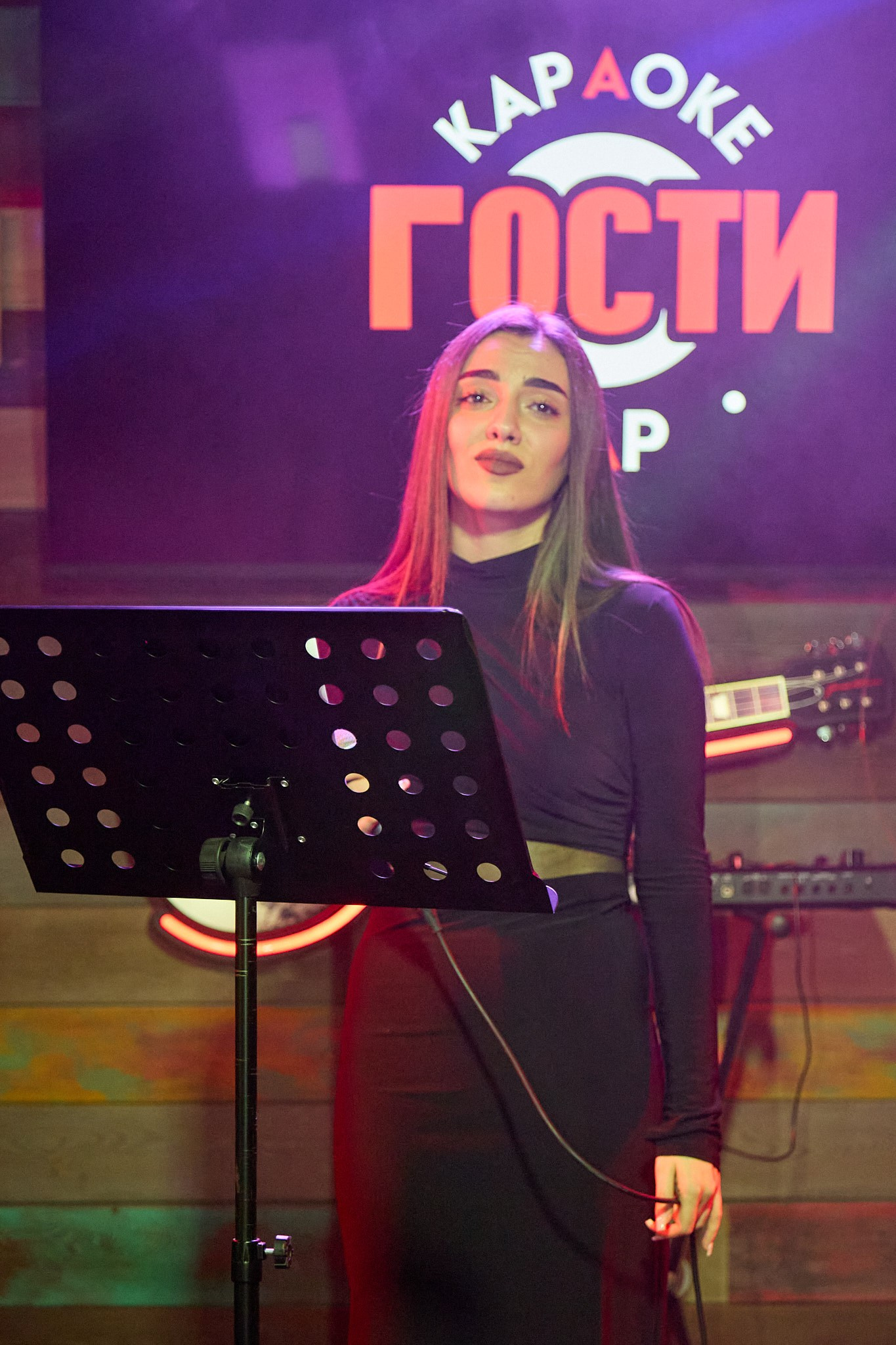 Концерт в баре «Гости». Фотограф Омск | Александр Вандеров