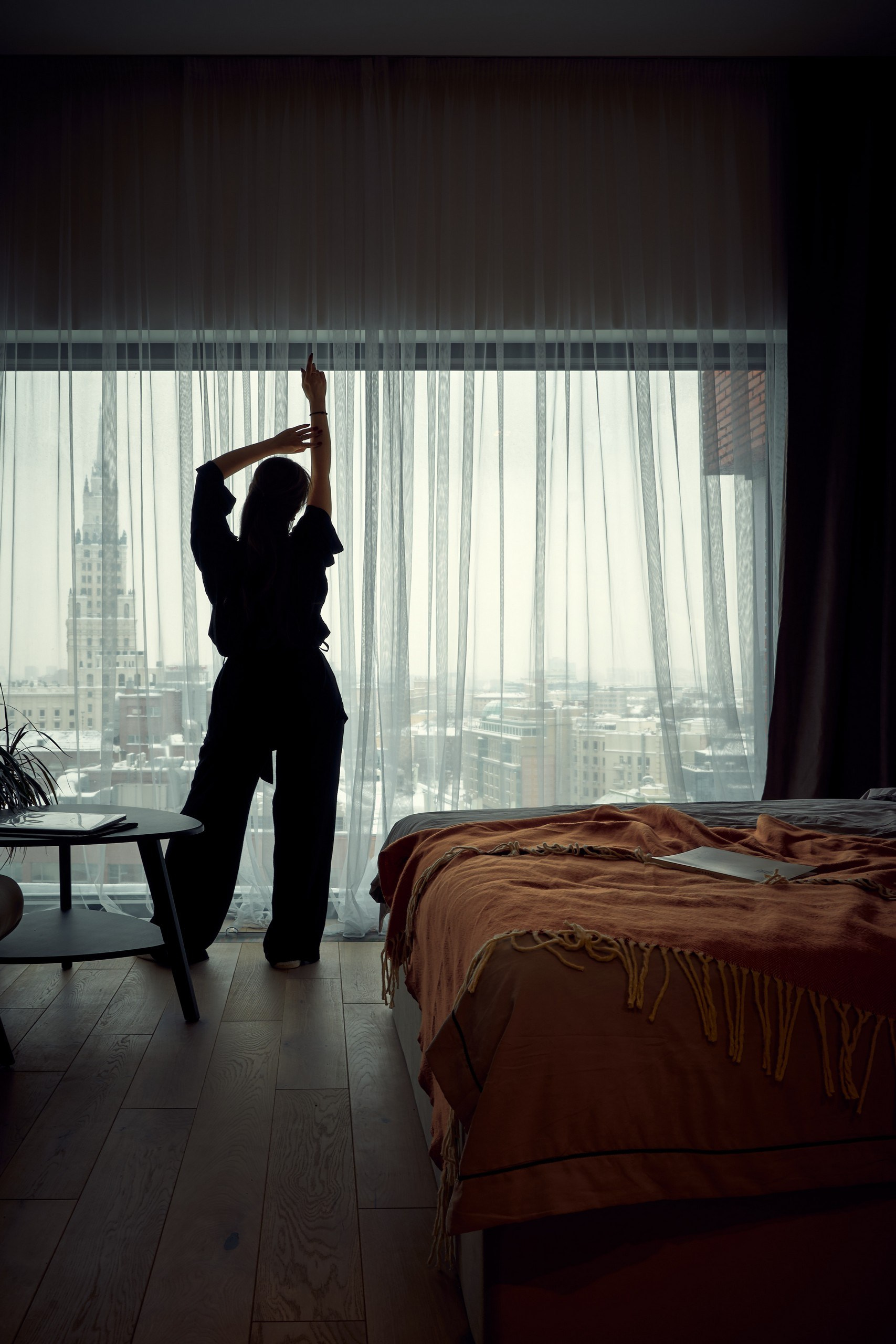 Интерьерный фотограф создаёт атмосферные кадры в светлых помещениях