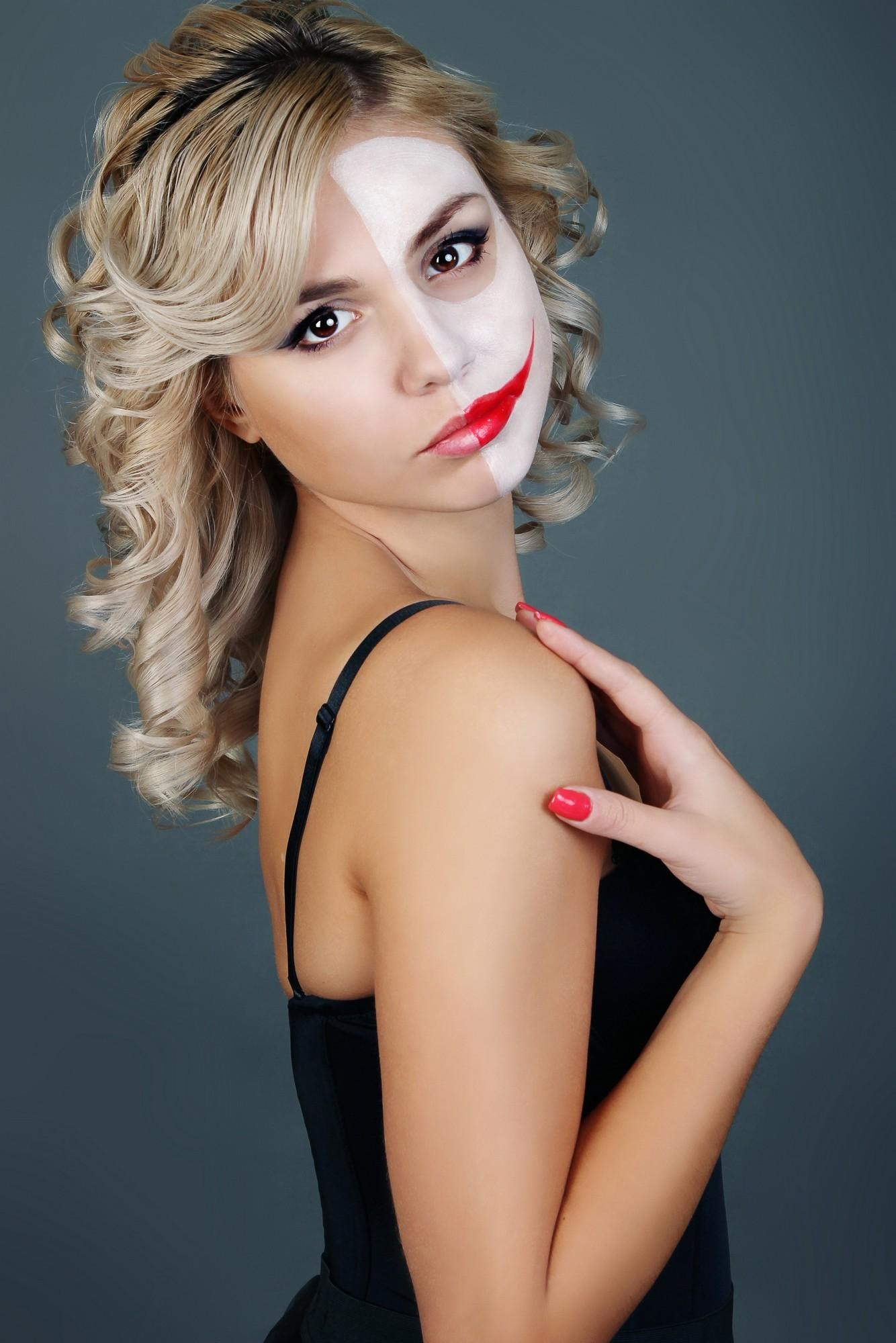 Фотосессия модели в интерьере, контентный фотограф НСК