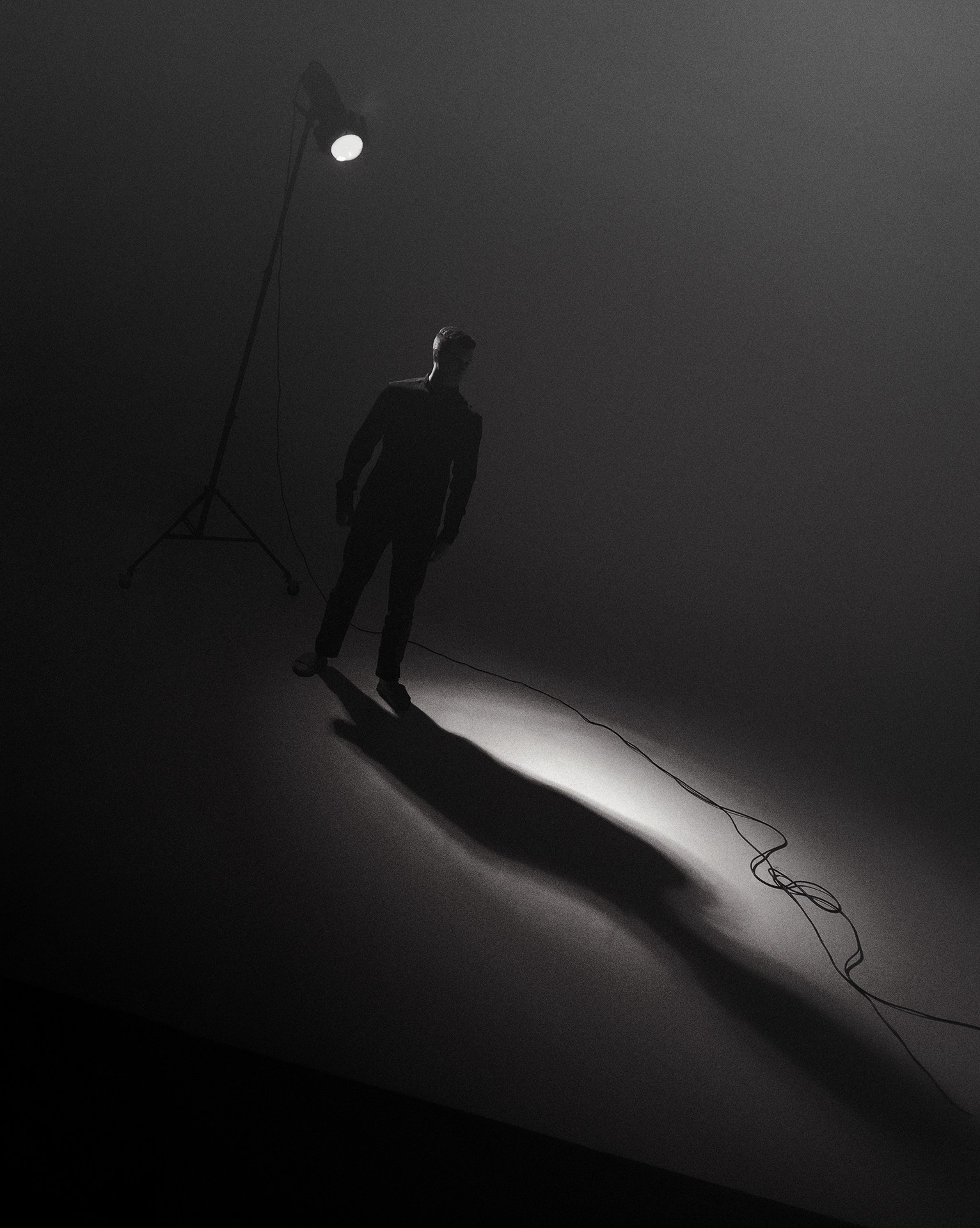 Мужской портрет с одним контровым источником