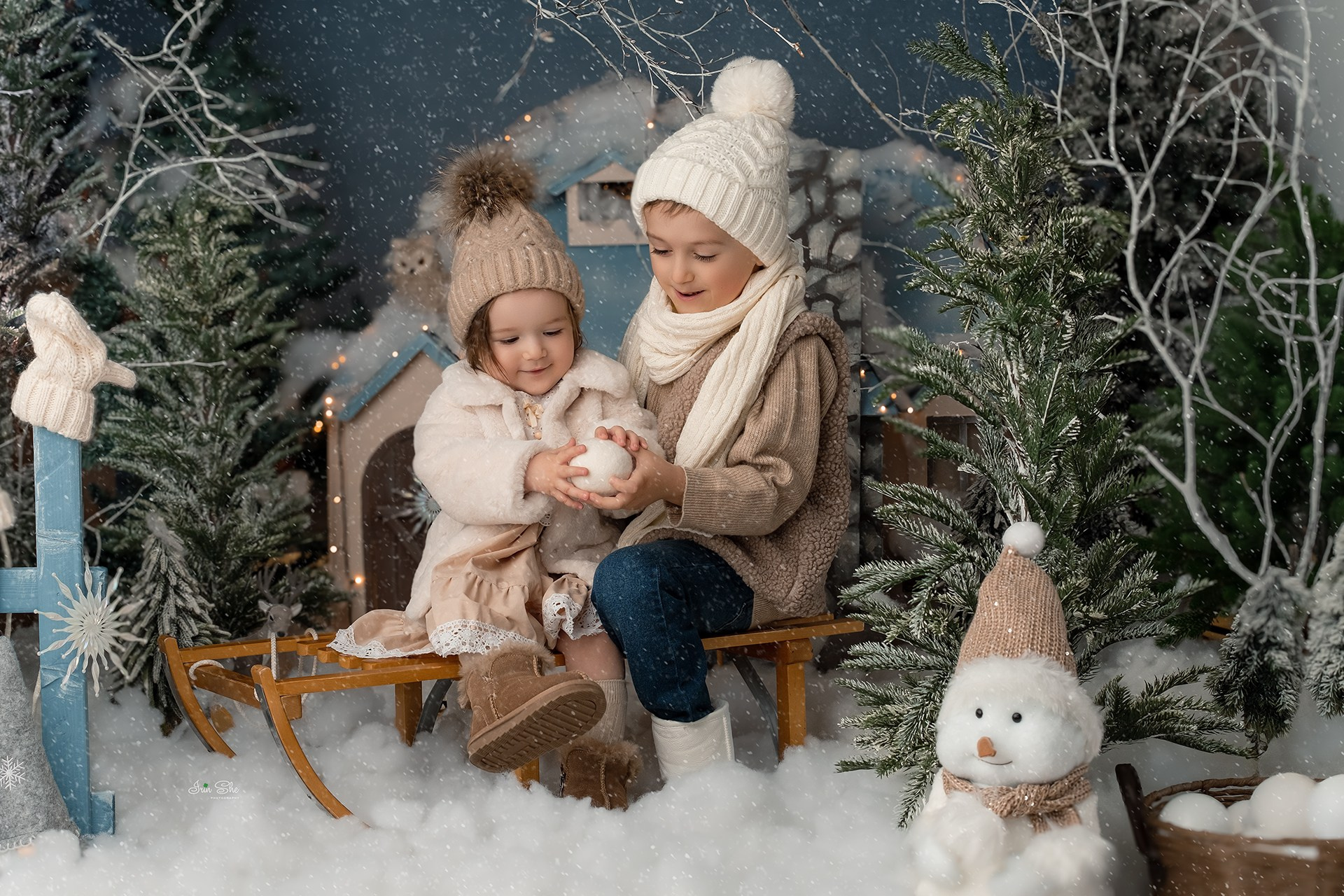 Фотосессия с домиком зимой. Детский фотограф в Южно-Сахалинске Irin She Simanovich