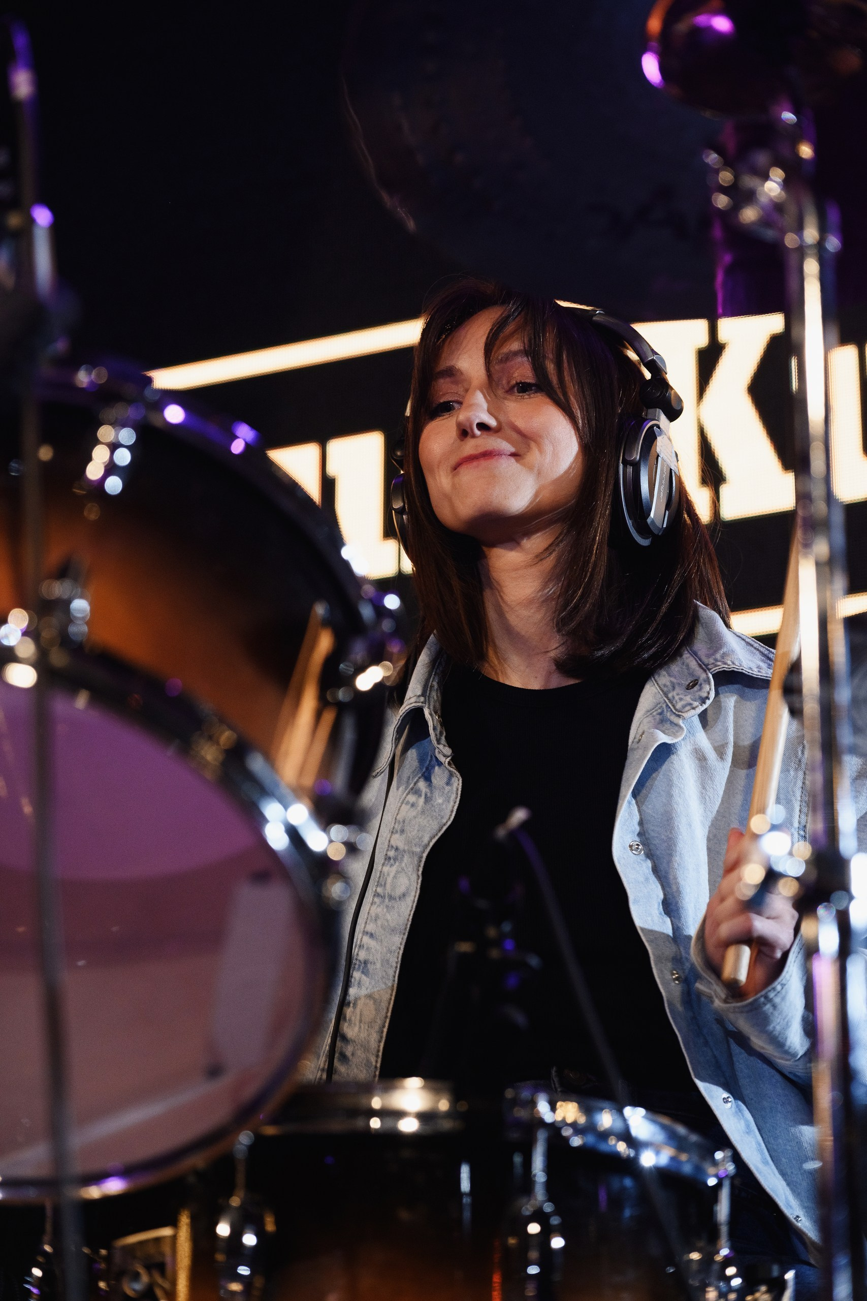 Репортажная съемка барабанного концерта в баре 33/45 в Петропавловске-Камчатском. Фотограф Камчатка Тимофей Тимофеенко