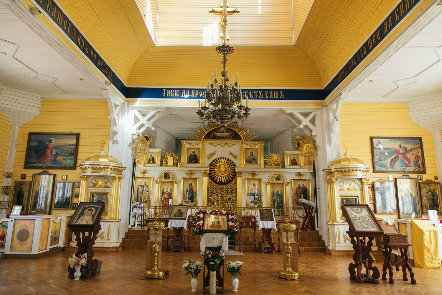 Крещение в Вырице, церковь Петра и Павла (Петропавловская церковь). Фотограф крещение венчание в Петербурге! Помогает подобрать храм и посоветовал душевного батюшку в СПб