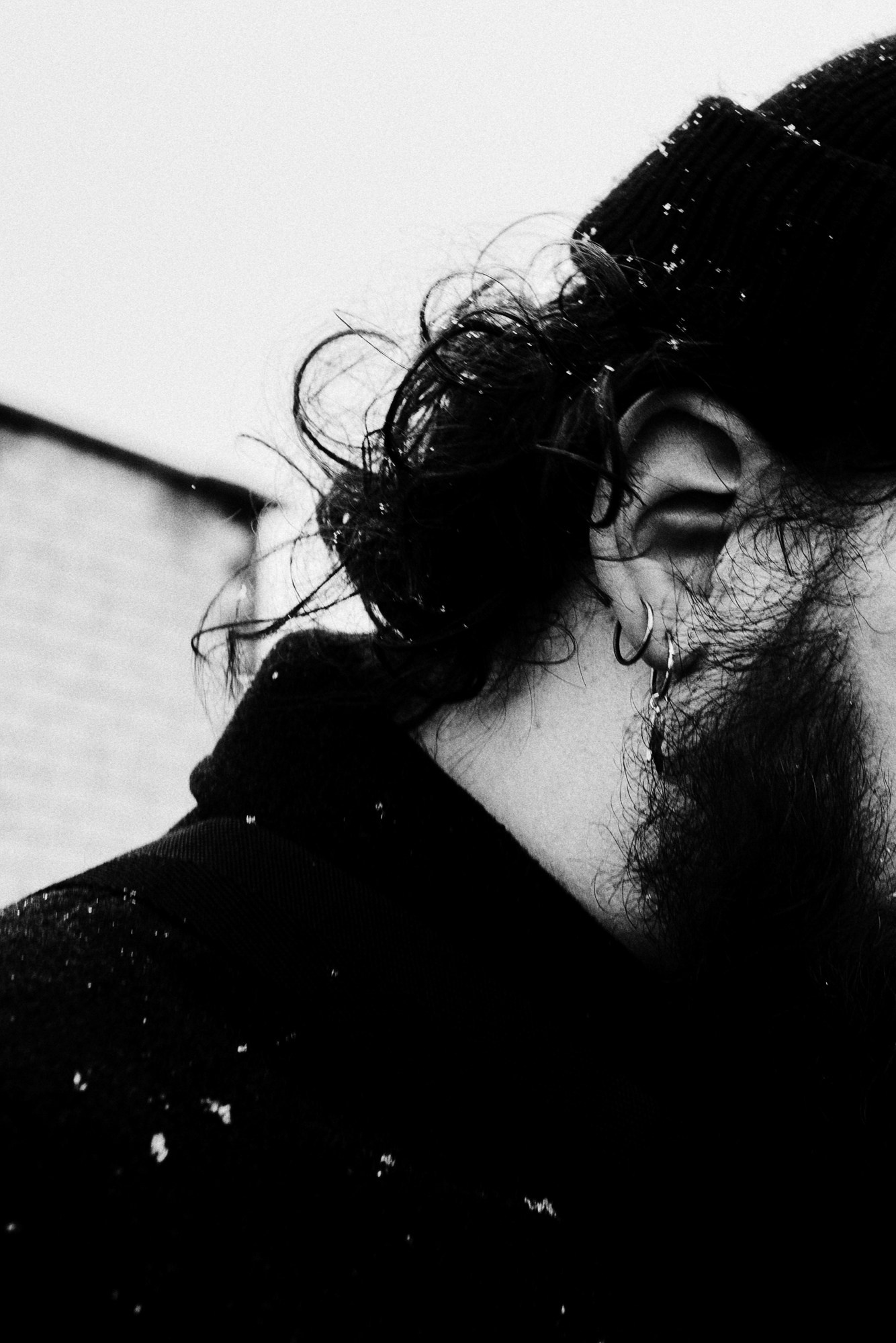 Мужской портрет на крыше в Тюмени Дарья Мустафина. Портретный фотограф Тюмень Дарья Мустафина