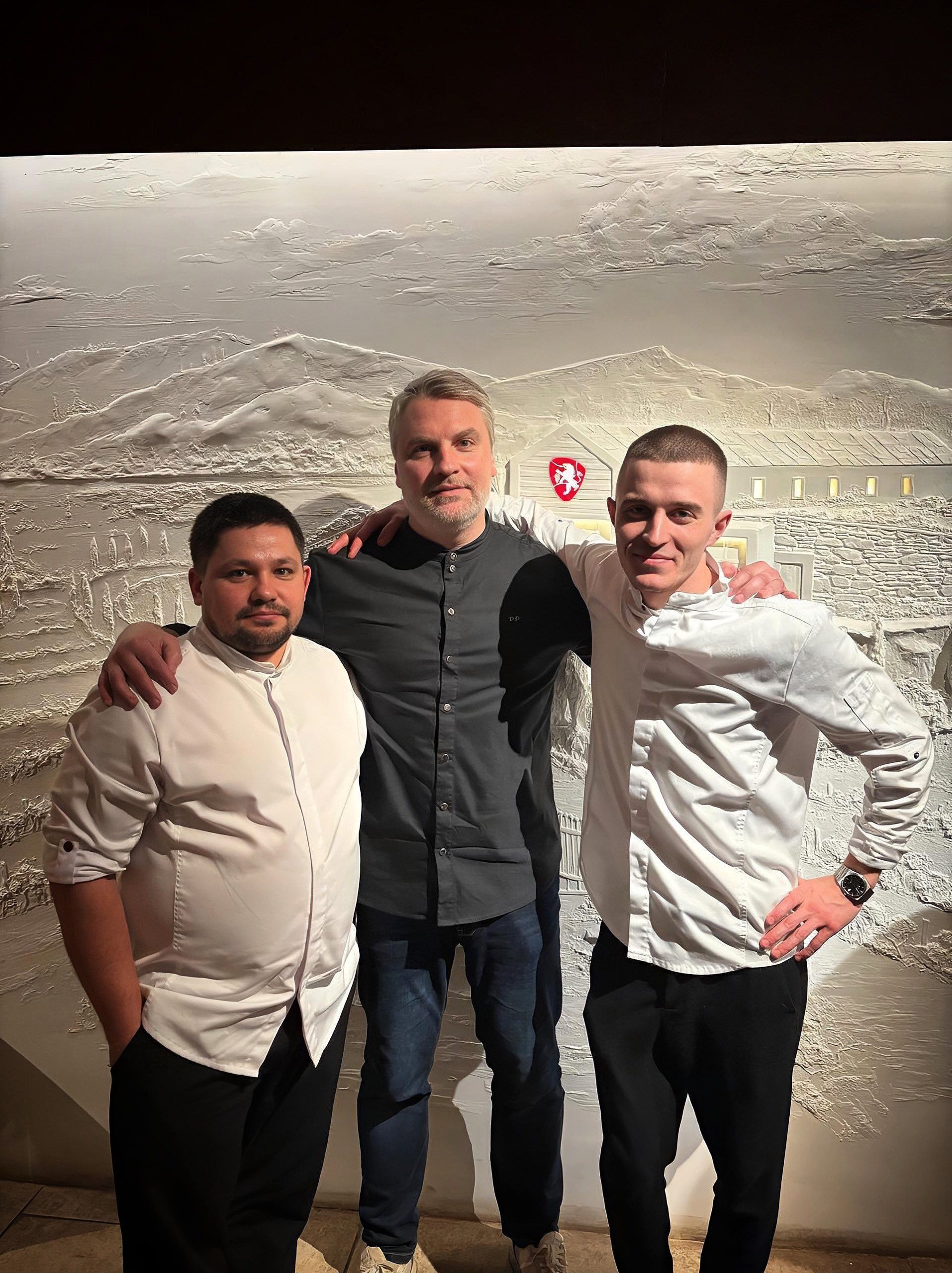 Nizhniy Novgorod. Dinner at Dodici Grill. The Other Pavel Potseluev — film photography and mastery of meat business