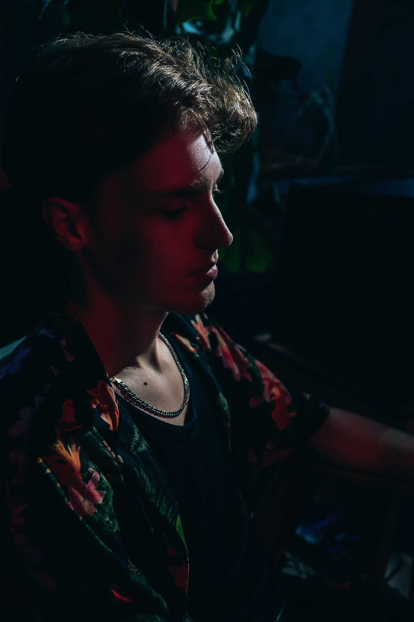 Стрит-фотосессия в Тюмени — Surf Coffee, Бар Двор. Портретный фотограф Тюмень Дарья Мустафина