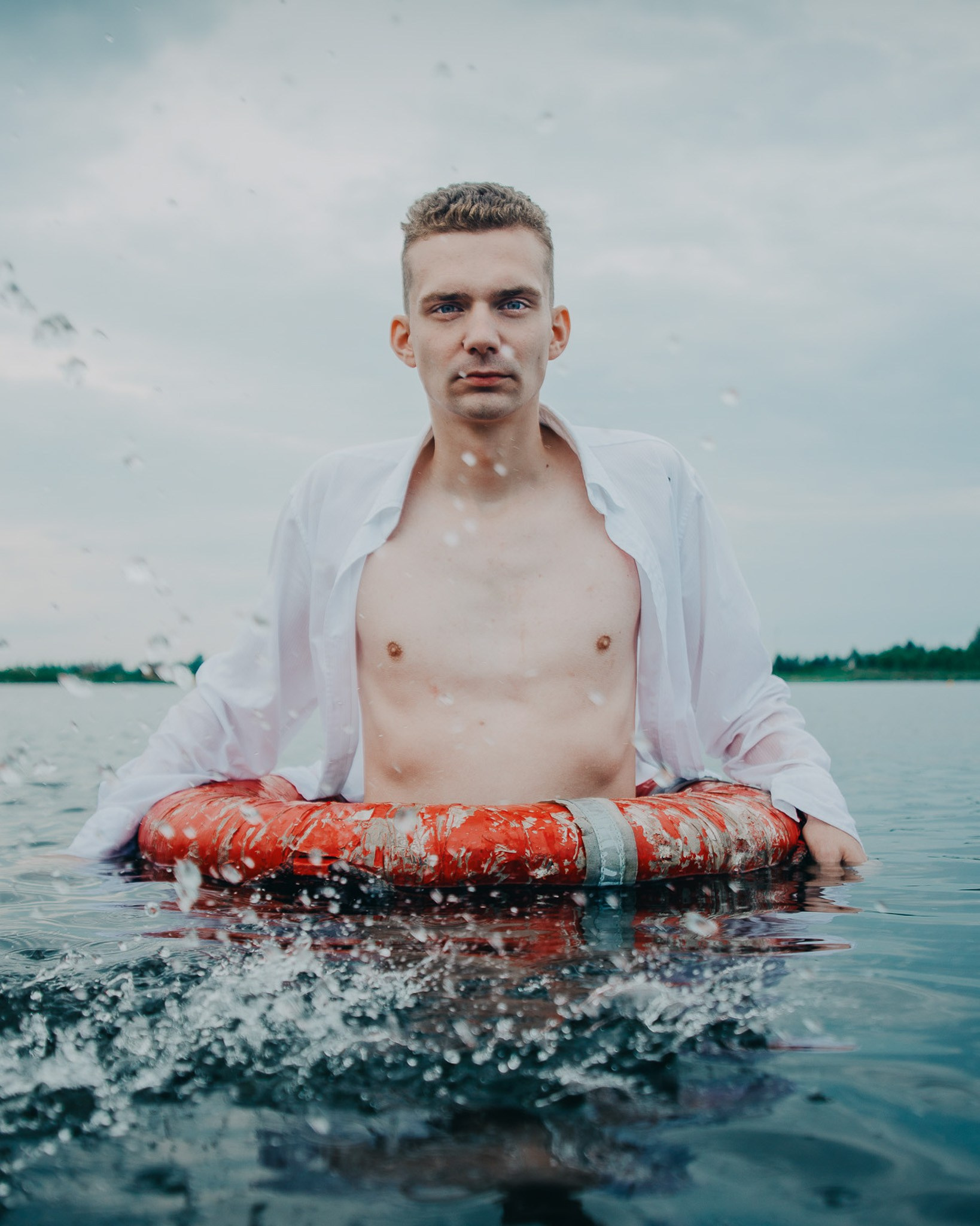 Фотограф Роман Романов — творческий идейный мужской и женский портрет с реквизитом