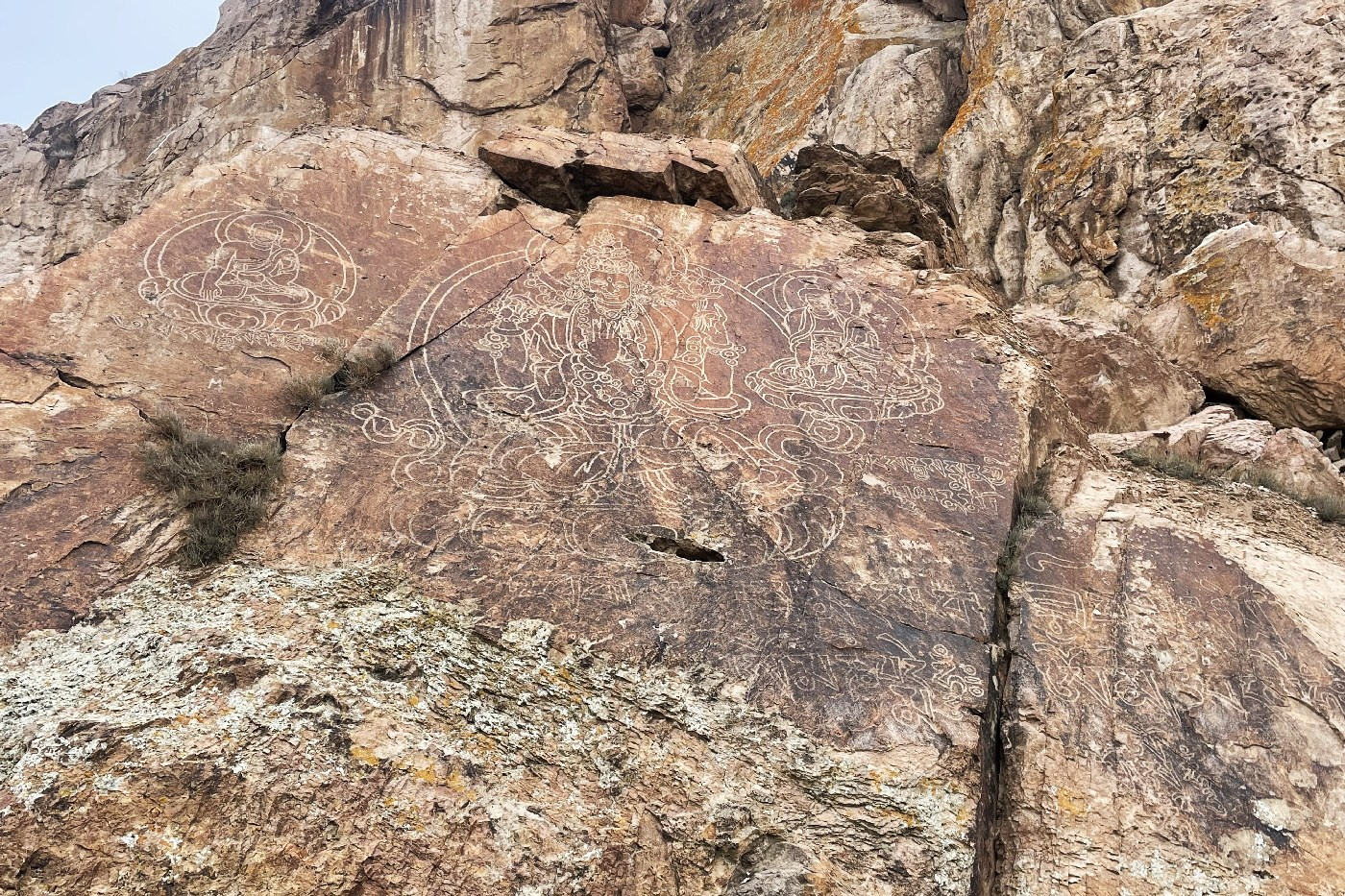 Экскурсия и тур в Город Кочевников и к Петроглифам Тамгалы Тас Будда из Алматы