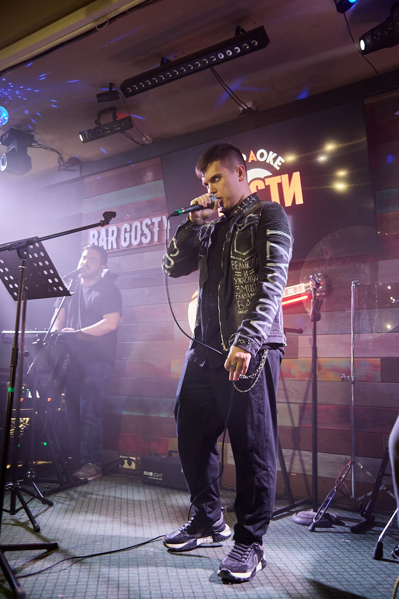 Концерт в баре «Гости». Фотограф Омск | Александр Вандеров