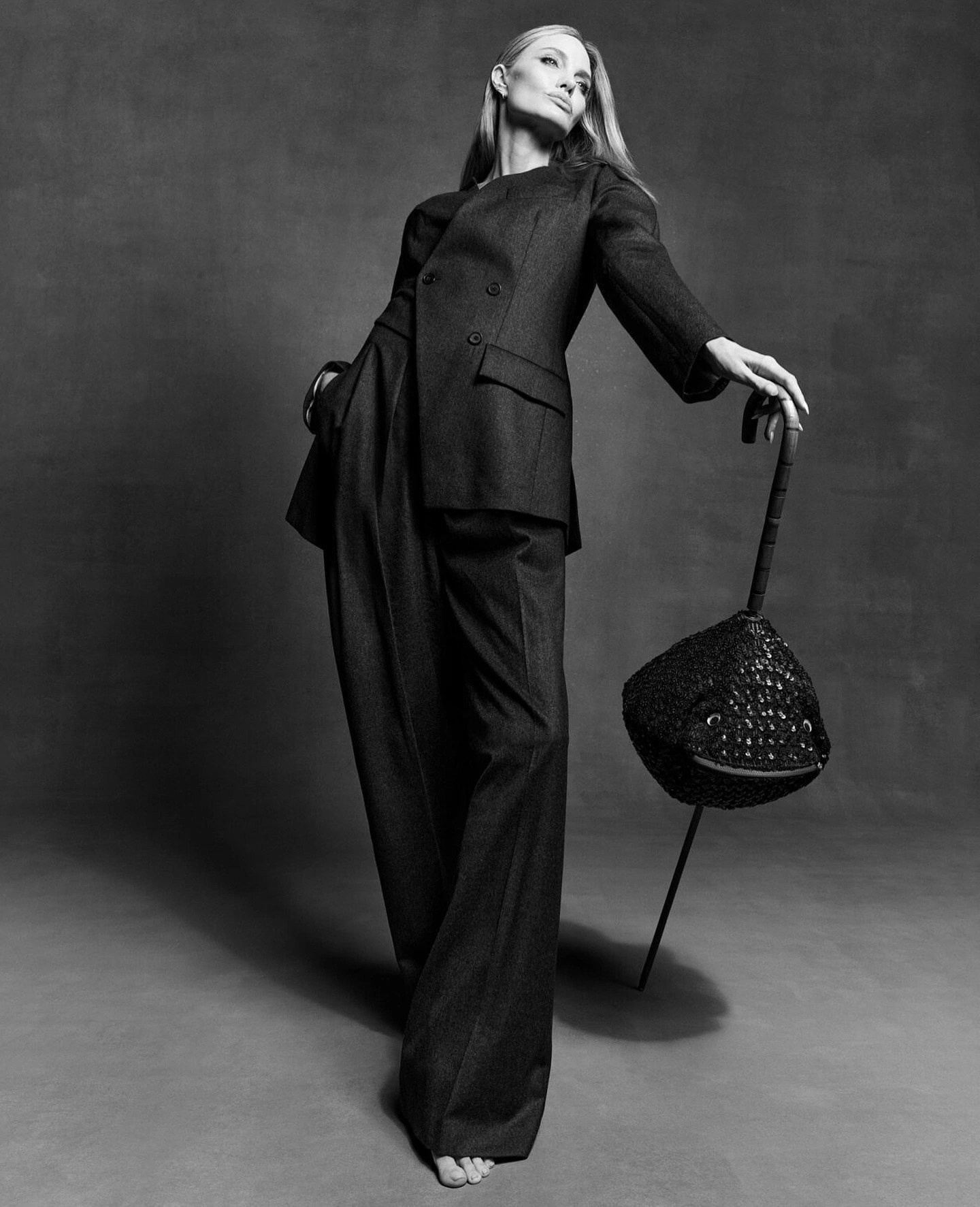 НОВЫЕ СЪЕМКИ В СТУДИИ — ОНА (ПЛАН)