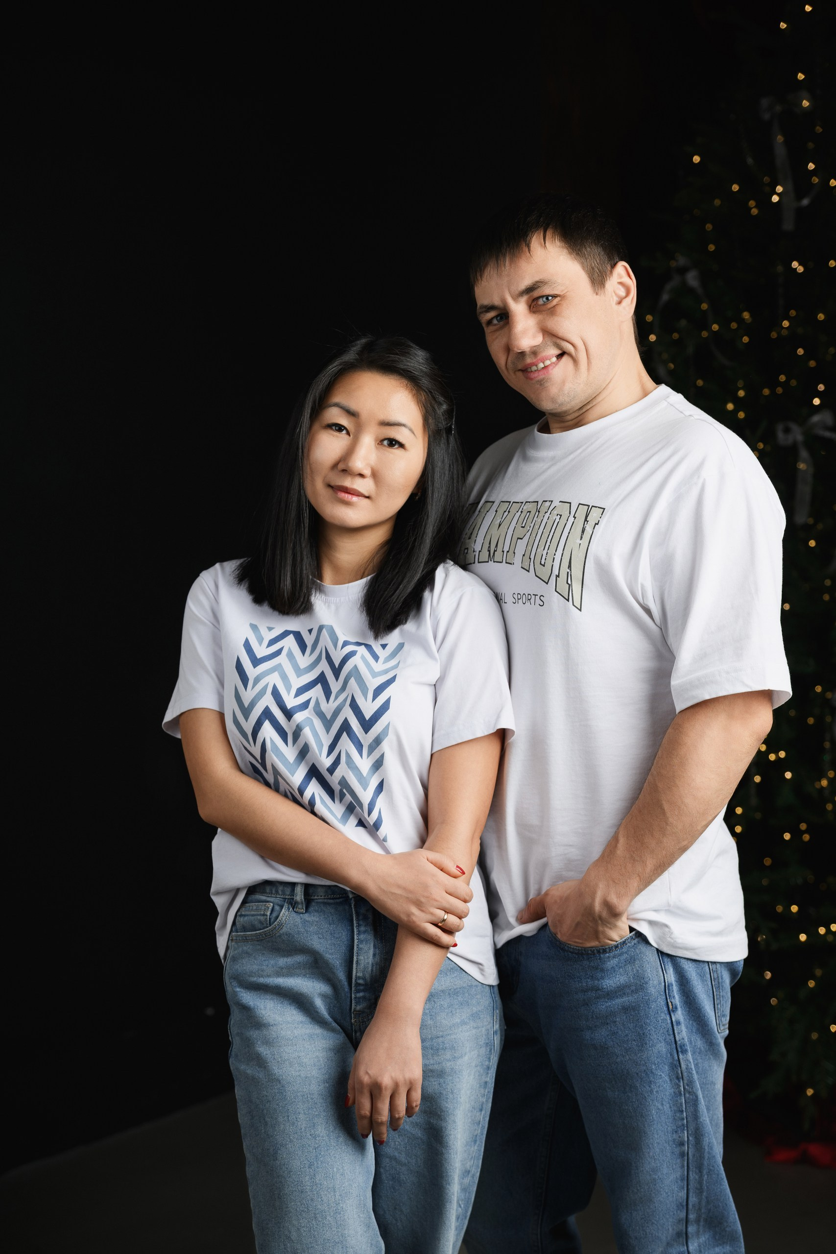 Семейная фотосъемка в студии в Петропавловске-Камчатском. Семейная фотосессия в студии в Петропавловске-Камчатском. Профессиональная семейная фотосъемка в светлой студии в Петропавловске-Камчатском. Стильные и теплые семейные фотографии в студии в Петропавловске-Камчатском. Семейная фотосессия в студии, стоимость в Петропавловске-Камчатском.