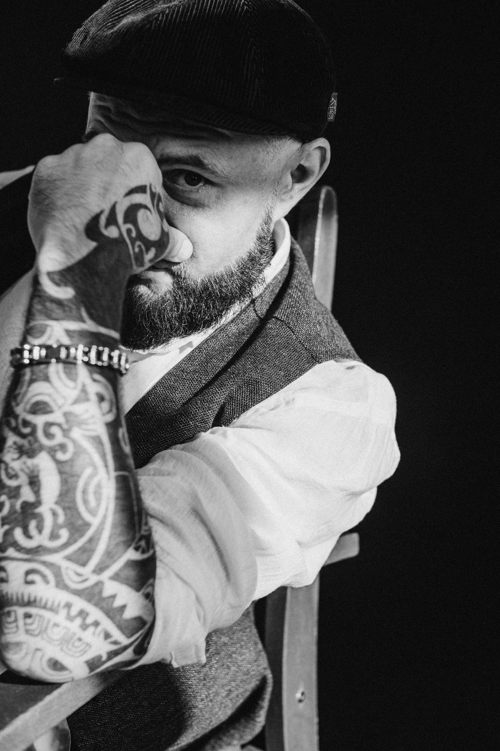 мужской фотограф Алматы Бизнес фотограф алматы Корпоративный фотограф алматы Бизнес портрет алматы подарить сертификат схъемка мужская подарок мужчине