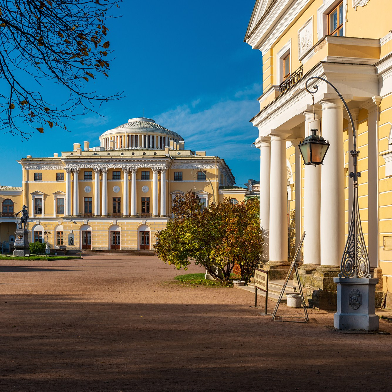 Pavlovsk. The Pavlovsk Palace in Pavlovsk. Autumn, Park. There are even more view photos in the store.