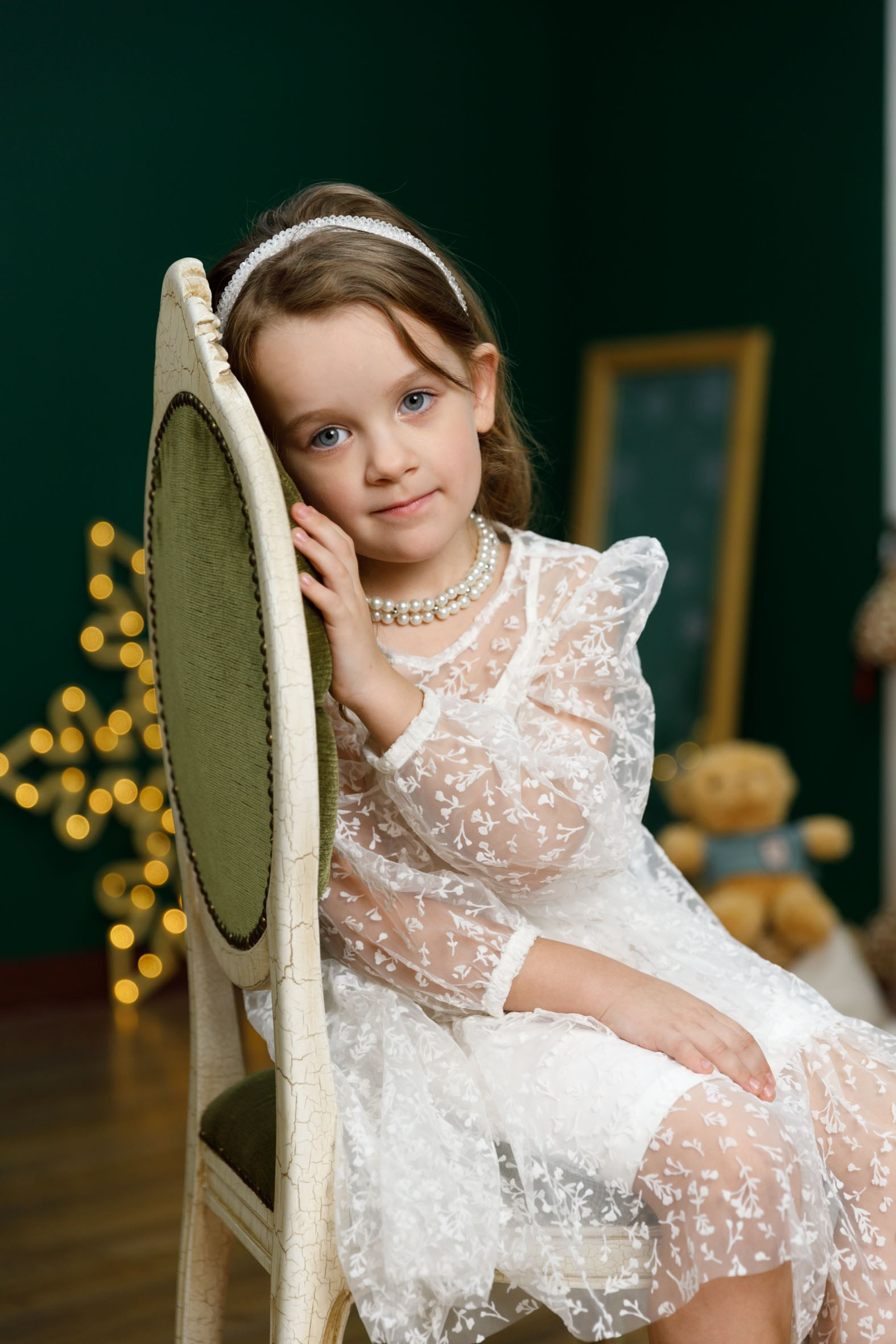 Из чего же сделано новогоднее настроение? Из совместных игр под елкой, болтовней с лучшей подружкой, созерцанием горящей свечи. Фотограф Анна Телекаева, выпускные альбомы, семейные и репортажные съемки в Омске