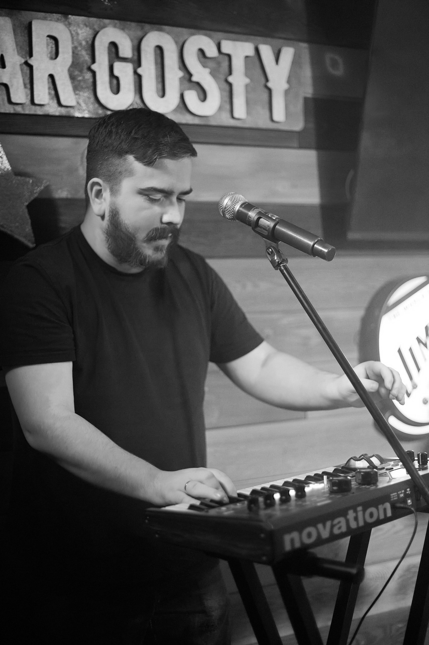 Концерт в баре «Гости». Фотограф Омск | Александр Вандеров