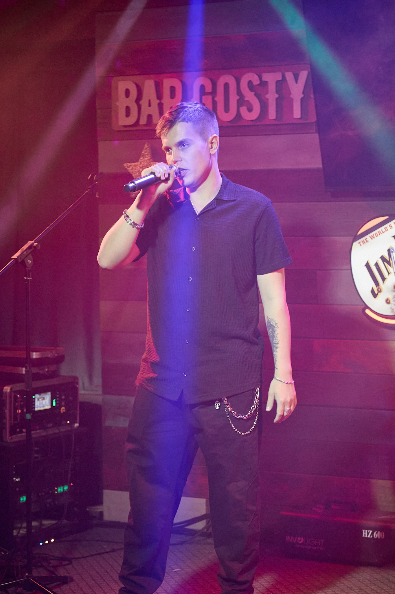 Концерт в баре «Гости». Фотограф Омск | Александр Вандеров