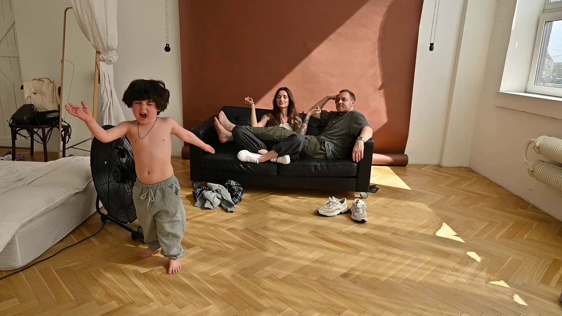 Семейная съемка. Профессиональный фотограф беременности в СПБ. Стильные фотосессии беременности в стиле минимализм и классическая фотография