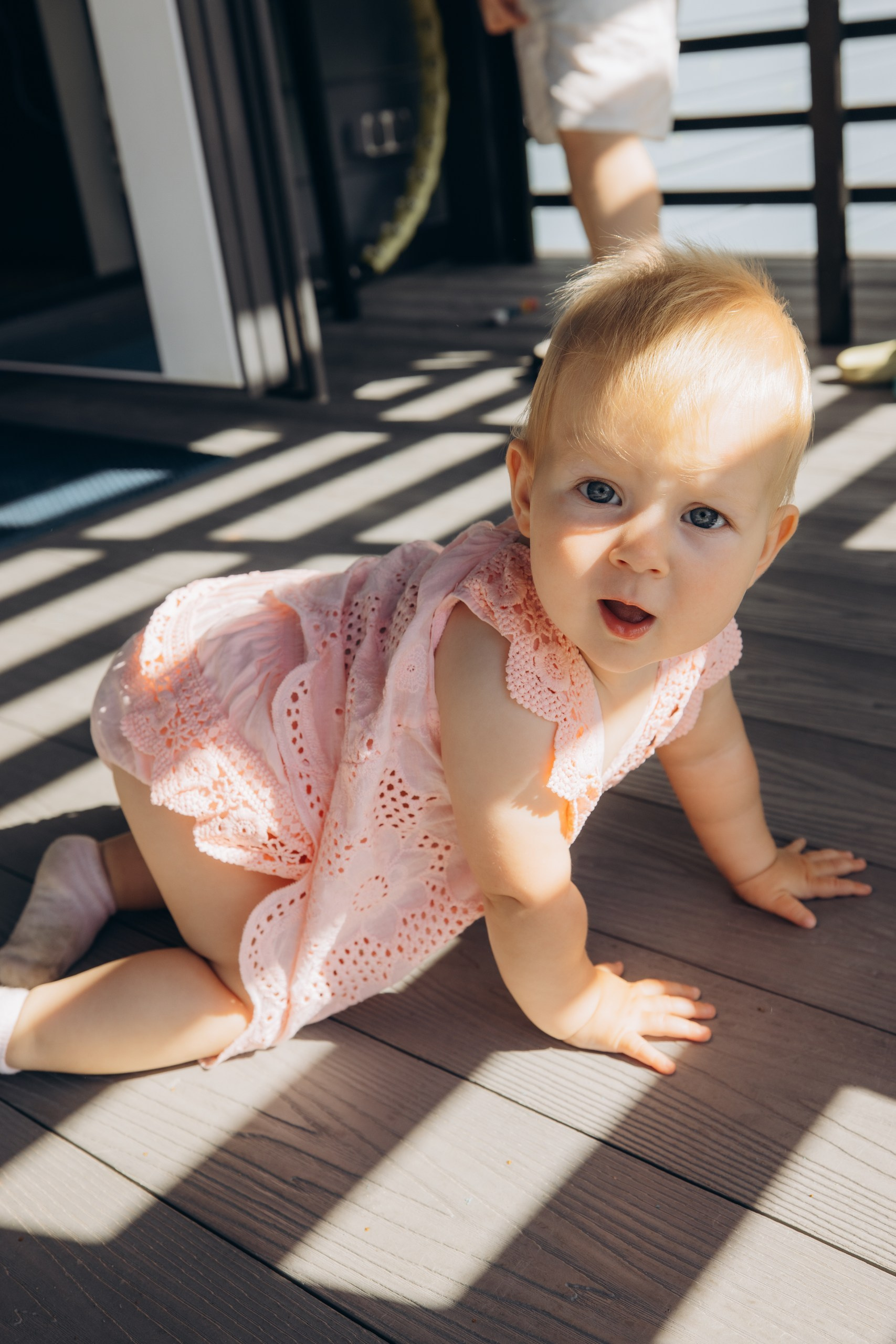 Семейная фотография родителей с детьми в Одинцово на даче