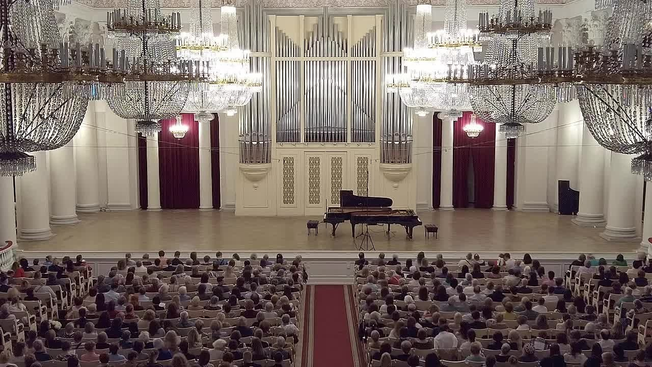 Антон Самсонов — фортепиано