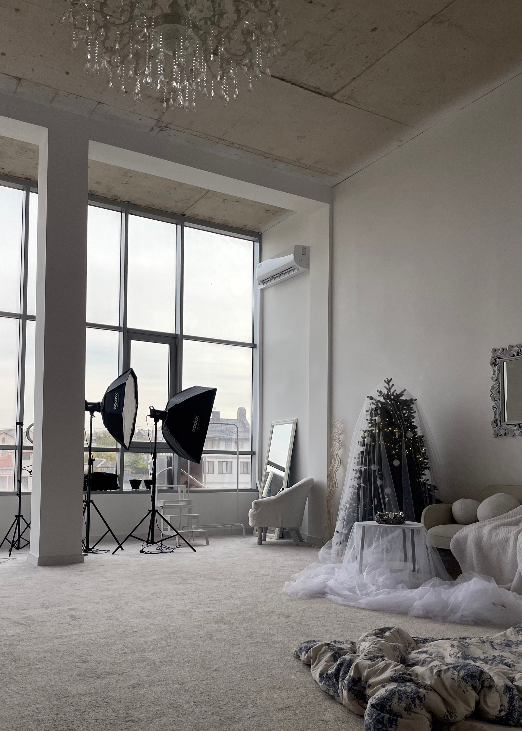 Фотостудии Севастополя. Лучшие фотостудии Севастополя. Фото интерьера фотостудий. Актуальные фото фотостудий Севастополя. Профессиональная фотосъемка в Крыму. Натуральные эмоции и живые кадры. Забронируйте дату прямо сейчас!