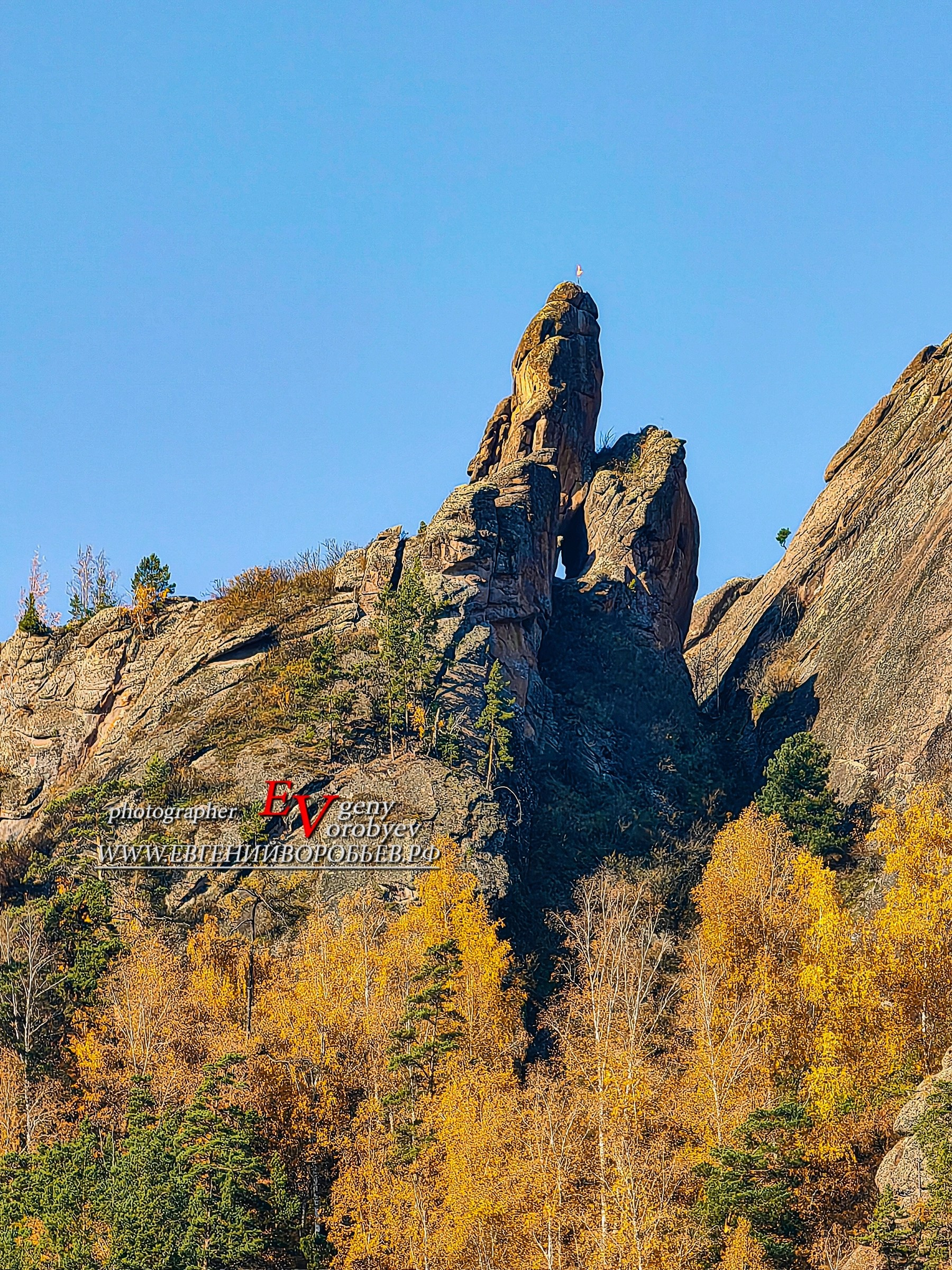 Красноярские столбы Такмак скала фототур фотосессия аренда кабриолета аренда микроавтобуса трансфер цена заказать экскурсию программа маршрут смотровые площадки видовые красивые места Национальный парк заповедник Столбы Дивногорск Красноярская ГЭС путешествие туристический маршрут место силы Часовня Параскевы Пятницы Коммунальный мост остров Татышев Бобровый лог Николаевская сопка набережная Енисея село Овсянка музей Астафьева Караульная гора Виноградовский мост гид экскурсовод индивидуальная экскурсия фотосъемка виды на Енисей фанпарк Бобровый лог парк флоры и фауны Роев ручей Торгашинский хребет скала Такмак вантовый мост куда сходить цены расписание заказать онлайн экскурсионное обслуживание трансфер на комфортабельном автобусе индивидуальный тур Красноярск экскурсии фото интересные места что посмотреть куда сходить что посетить достопримечательности Красноярска
