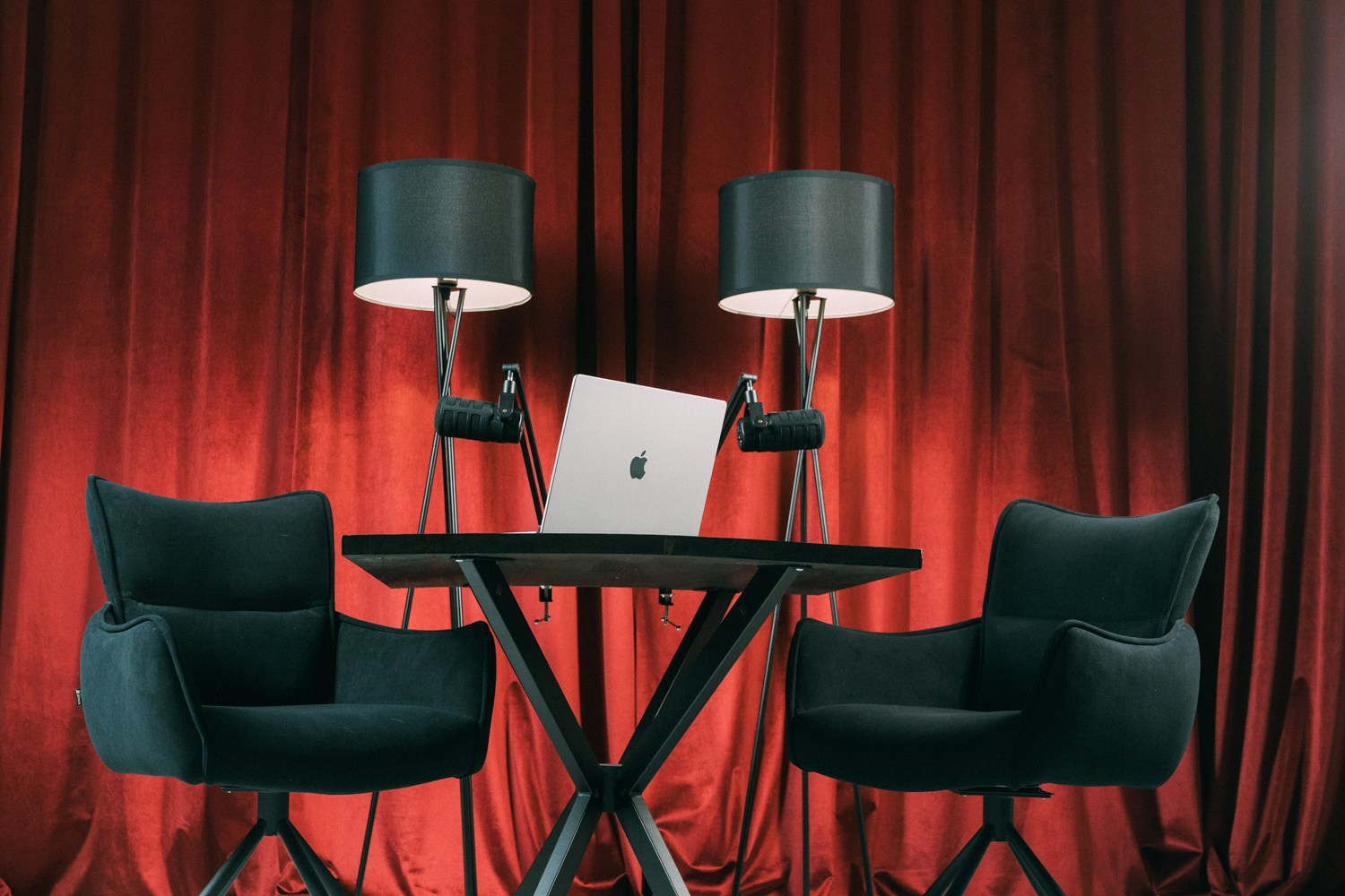 Подкасты / Reels. Фотостудия MEL Новороссийск | Подкаст-студия