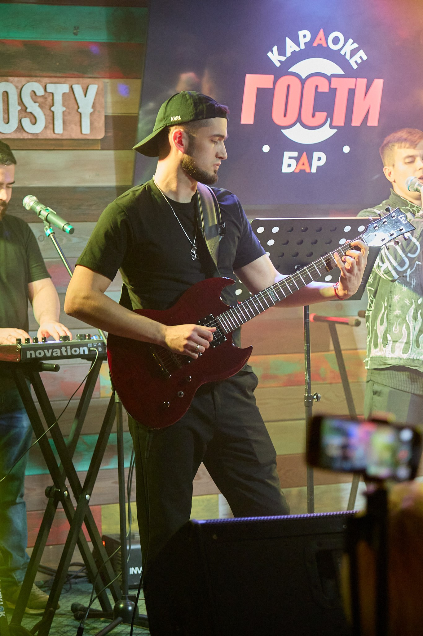 Концерт в баре «Гости». Фотограф Омск | Александр Вандеров