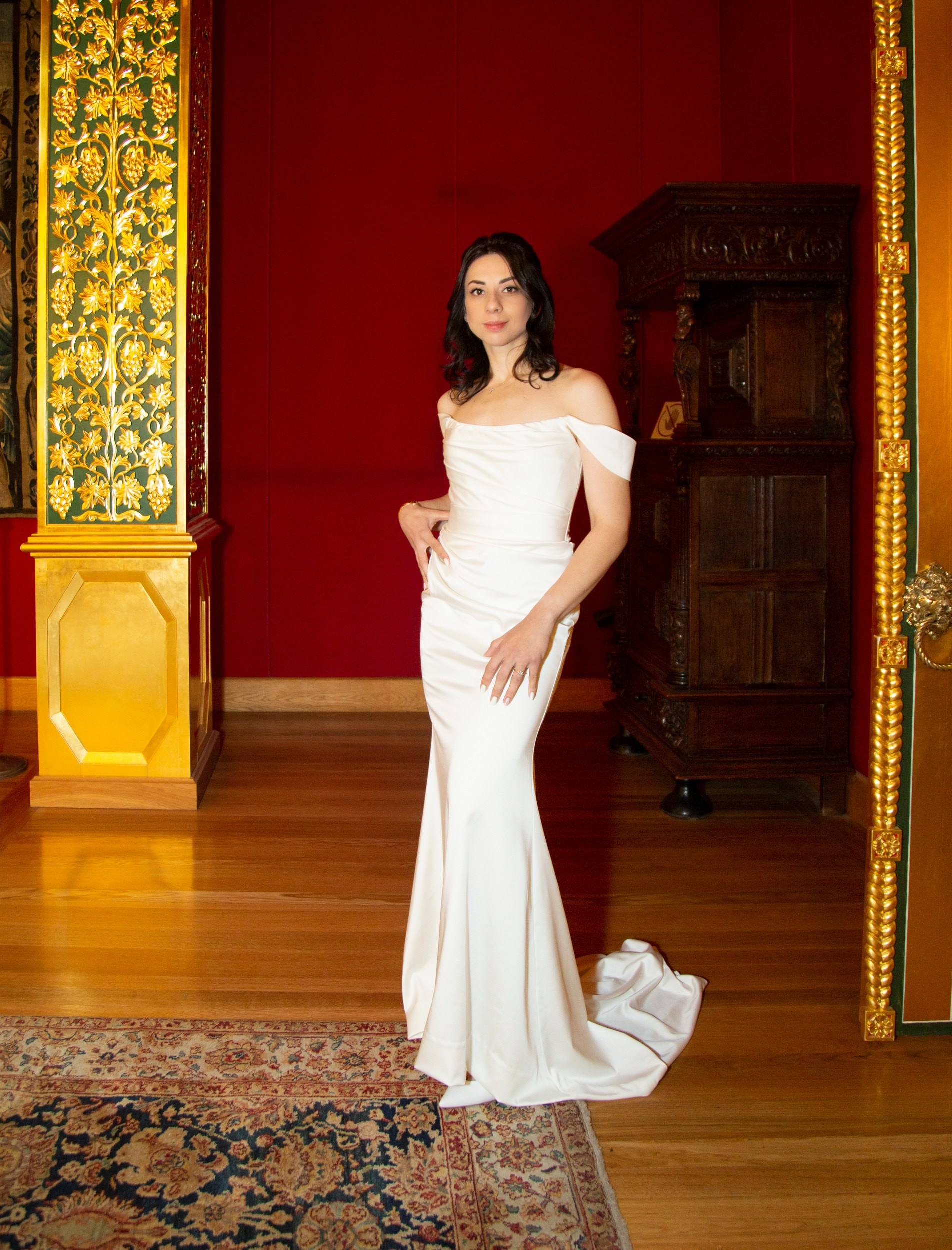 Свадебная фотосессия бракосочетания во Дворце Алексея Михайловича в Коломенском в Москве для Ирины и Андрея. Фотосессия в студии в Москве от профессионального фотографа услуги по доступным ценам