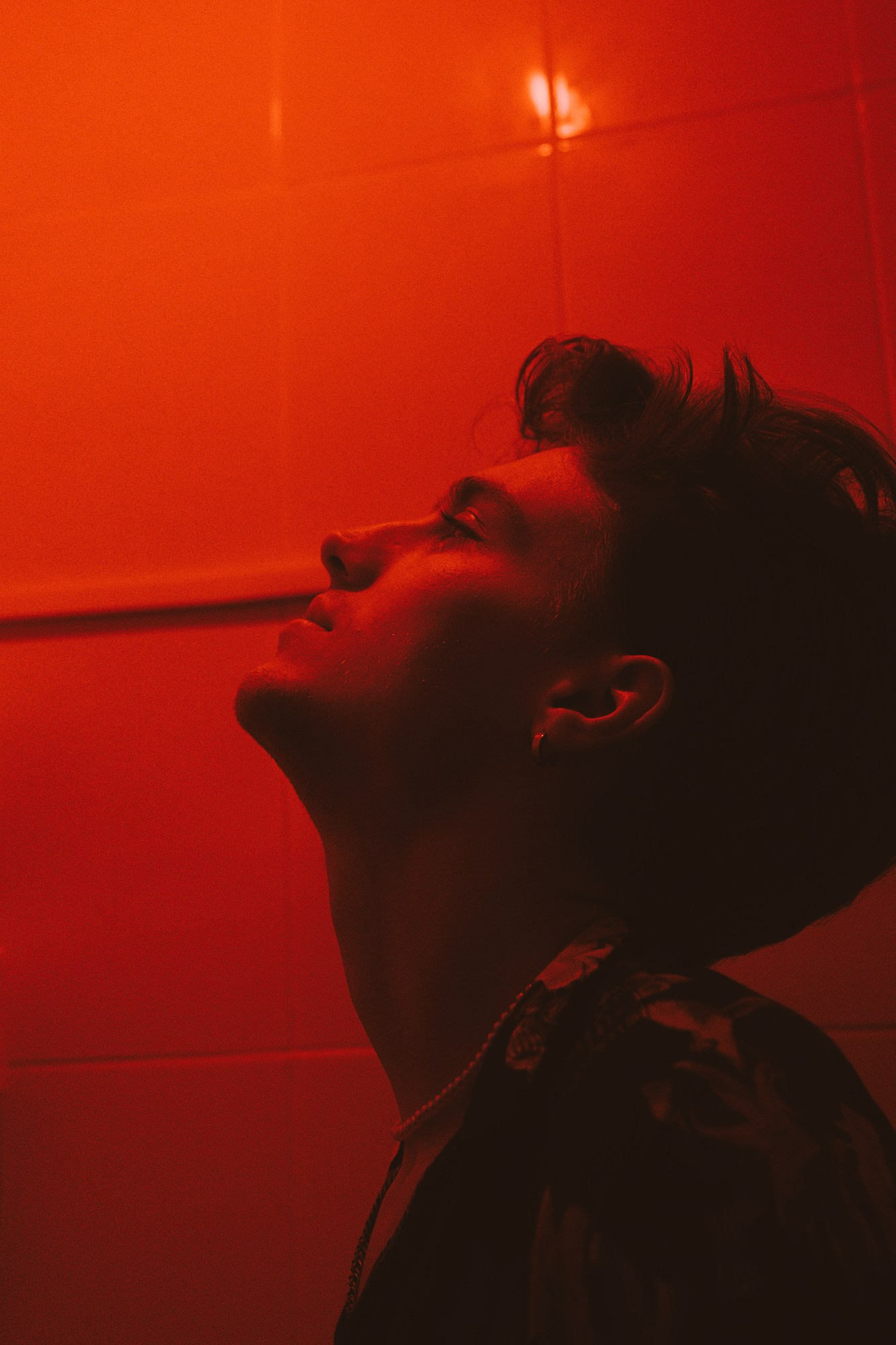 Стрит-фотосессия в Тюмени — Surf Coffee, Бар Двор. Портретный фотограф Тюмень Дарья Мустафина