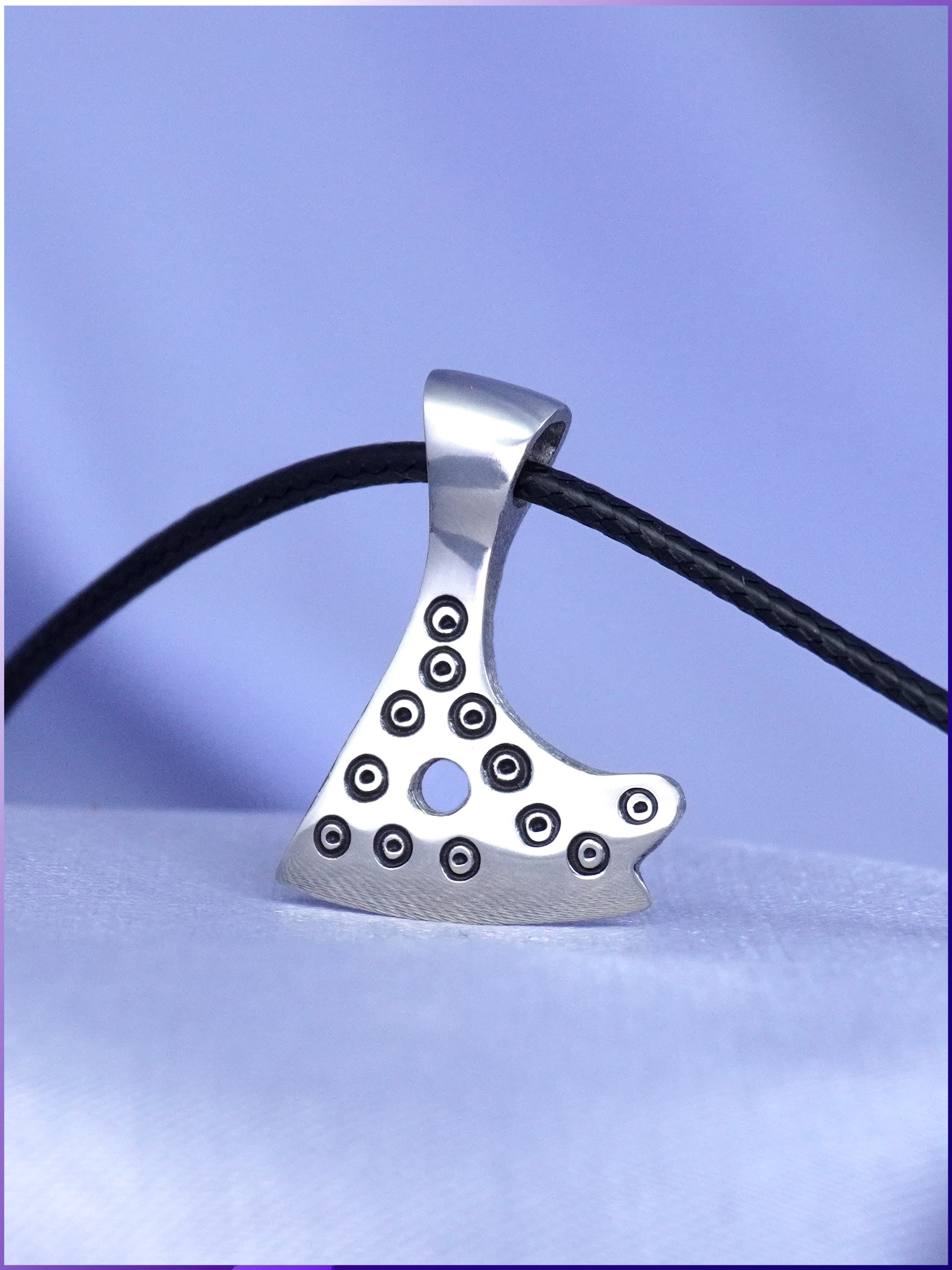 Славянский талисман Секира Перуна для защиты и силы