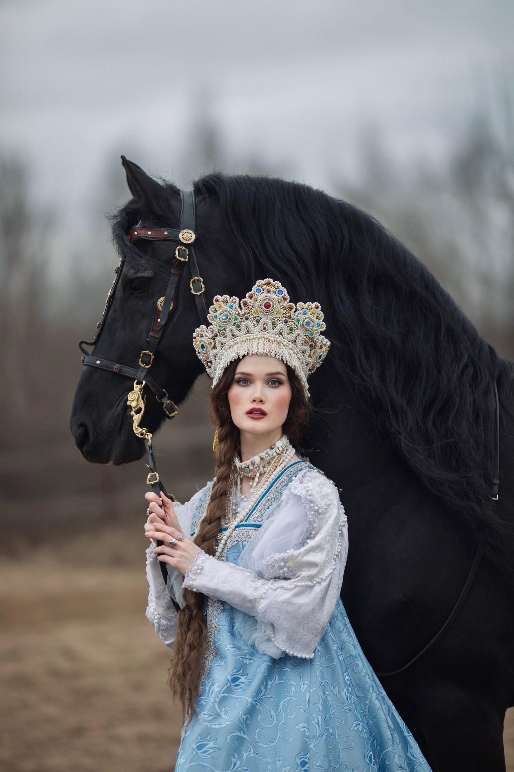 Снежная зима. Русские народные костюмы в Москве