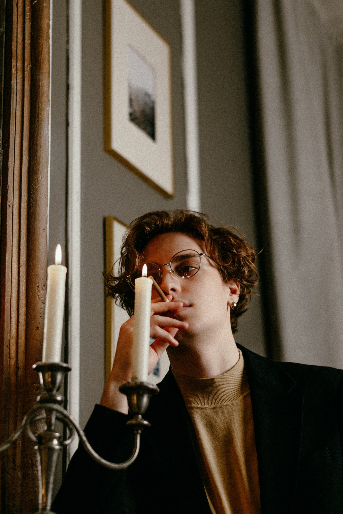 Киношный мужской портрет в студии Файнарт Тюмень — Мужской фотограф Дарья Мустафина. Портретный фотограф Тюмень Дарья Мустафина