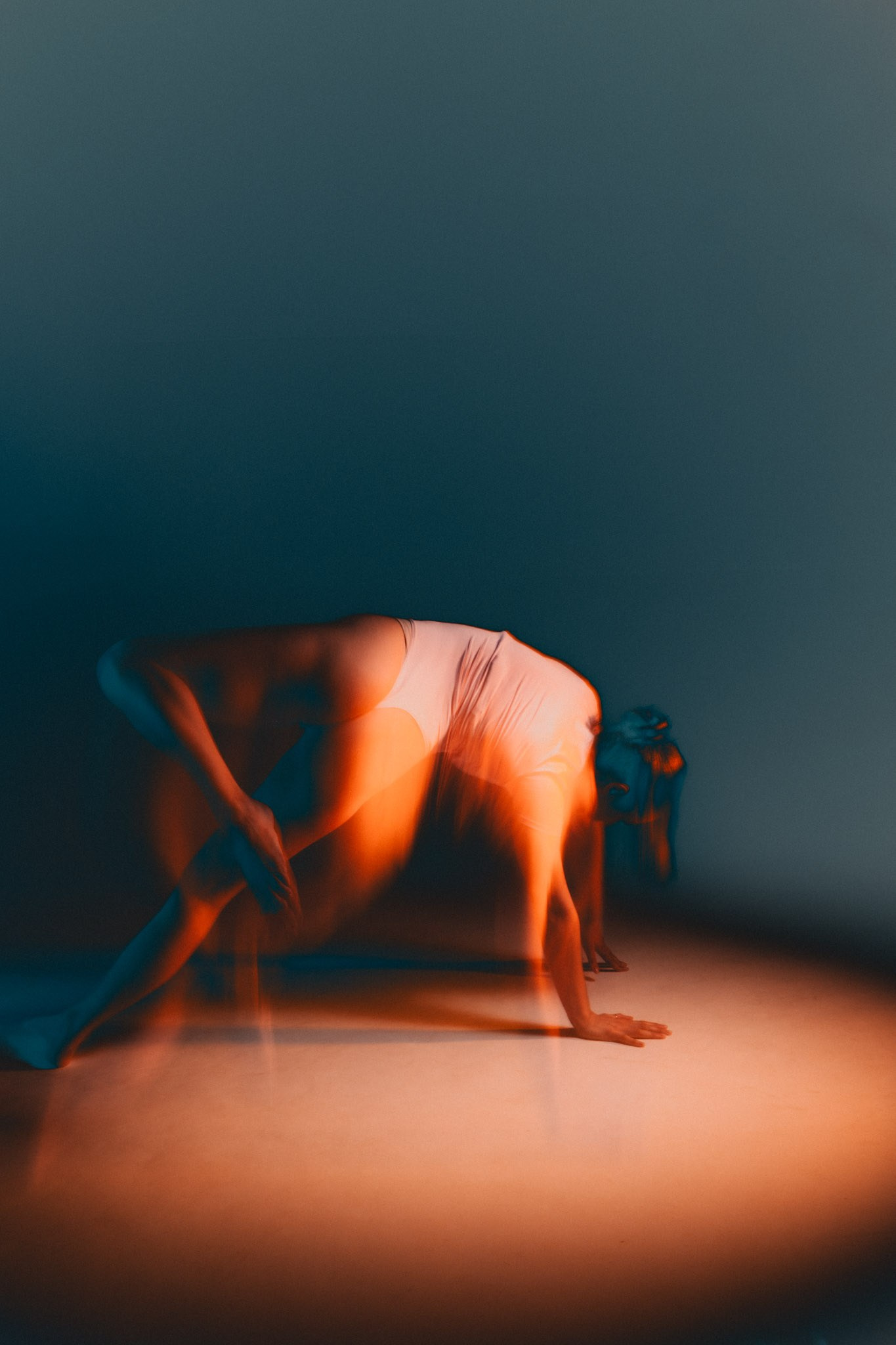 Works. Фотограф с цветным светом и оператор в Москве | Лиля Кичигина