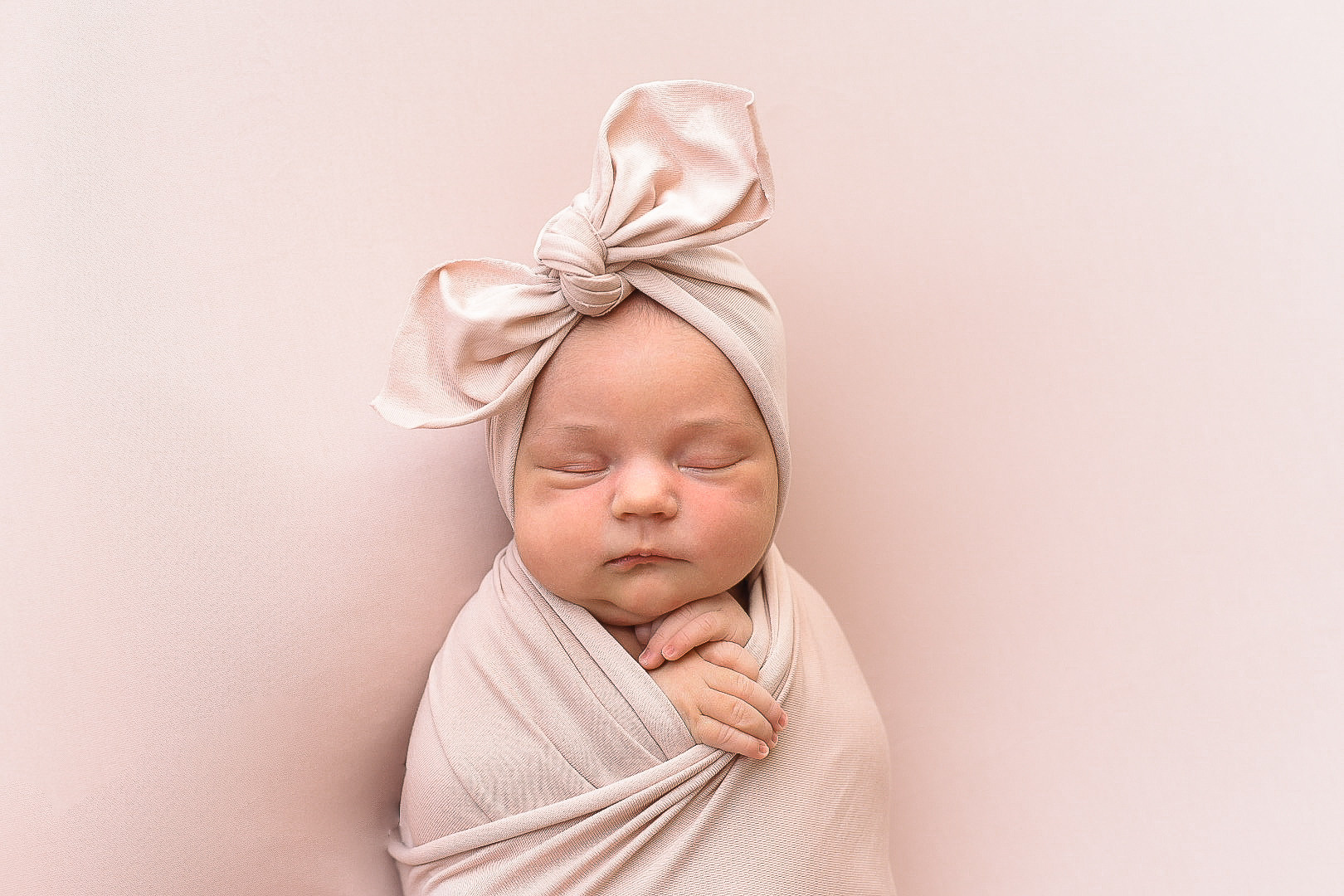 Профессиональный фотограф новорожденных Тверь