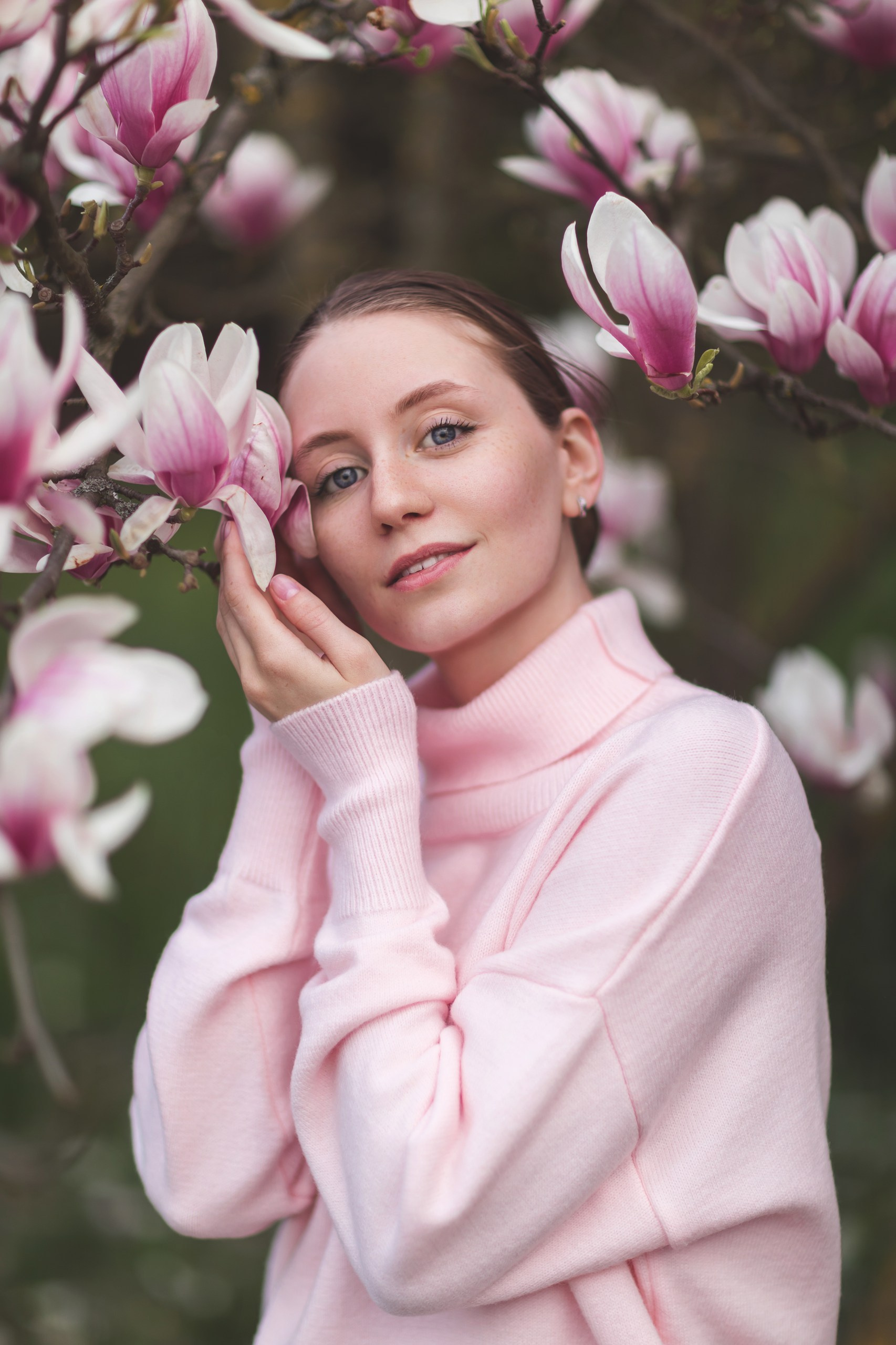 Фотосессия случайной прохожей в магнолии. Семейный и детский фотограф Краснодар Валерия Власенко