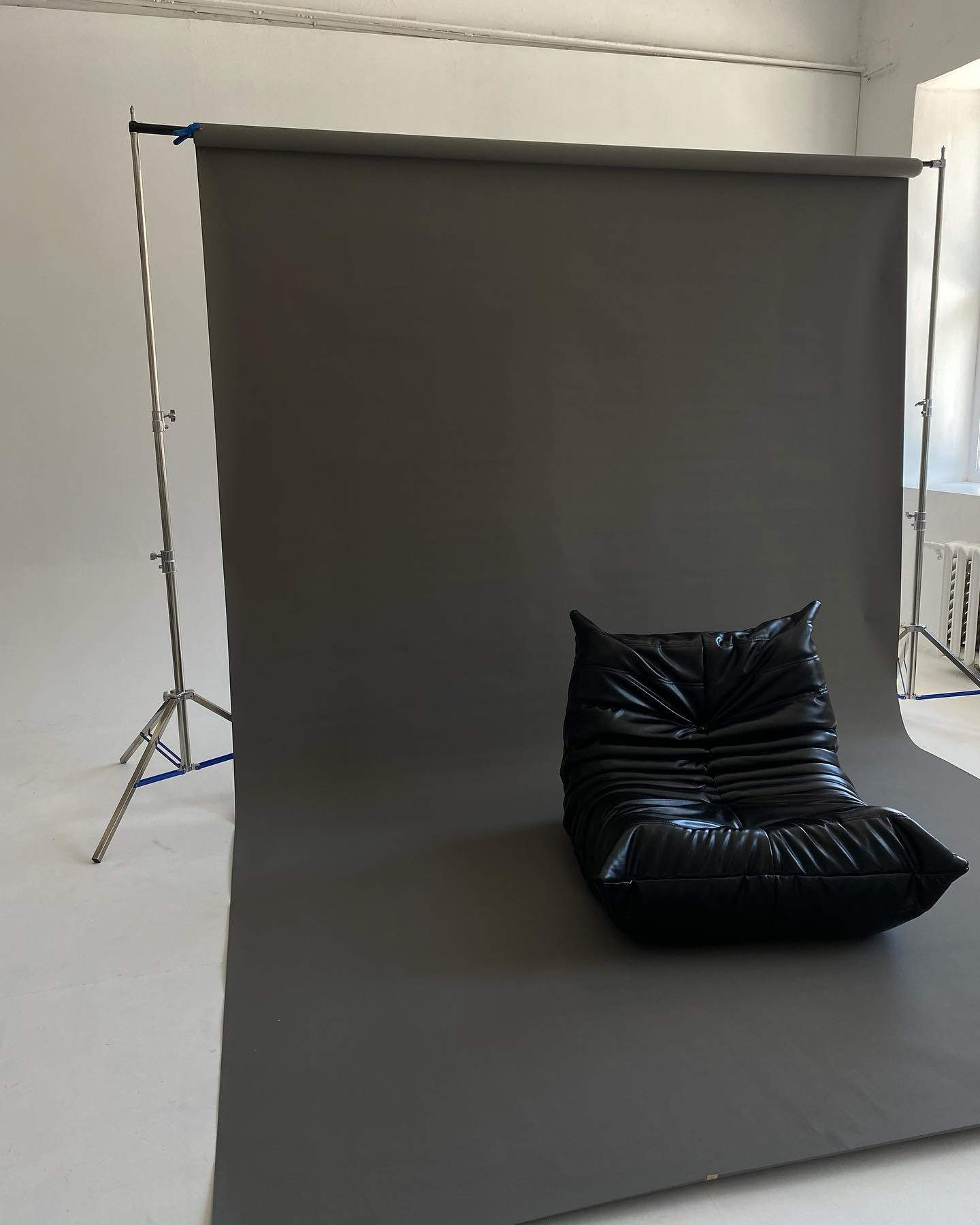 10 минималистичных фотостудий Тюмени: залы с белым фоном и естественным и искусственным светом