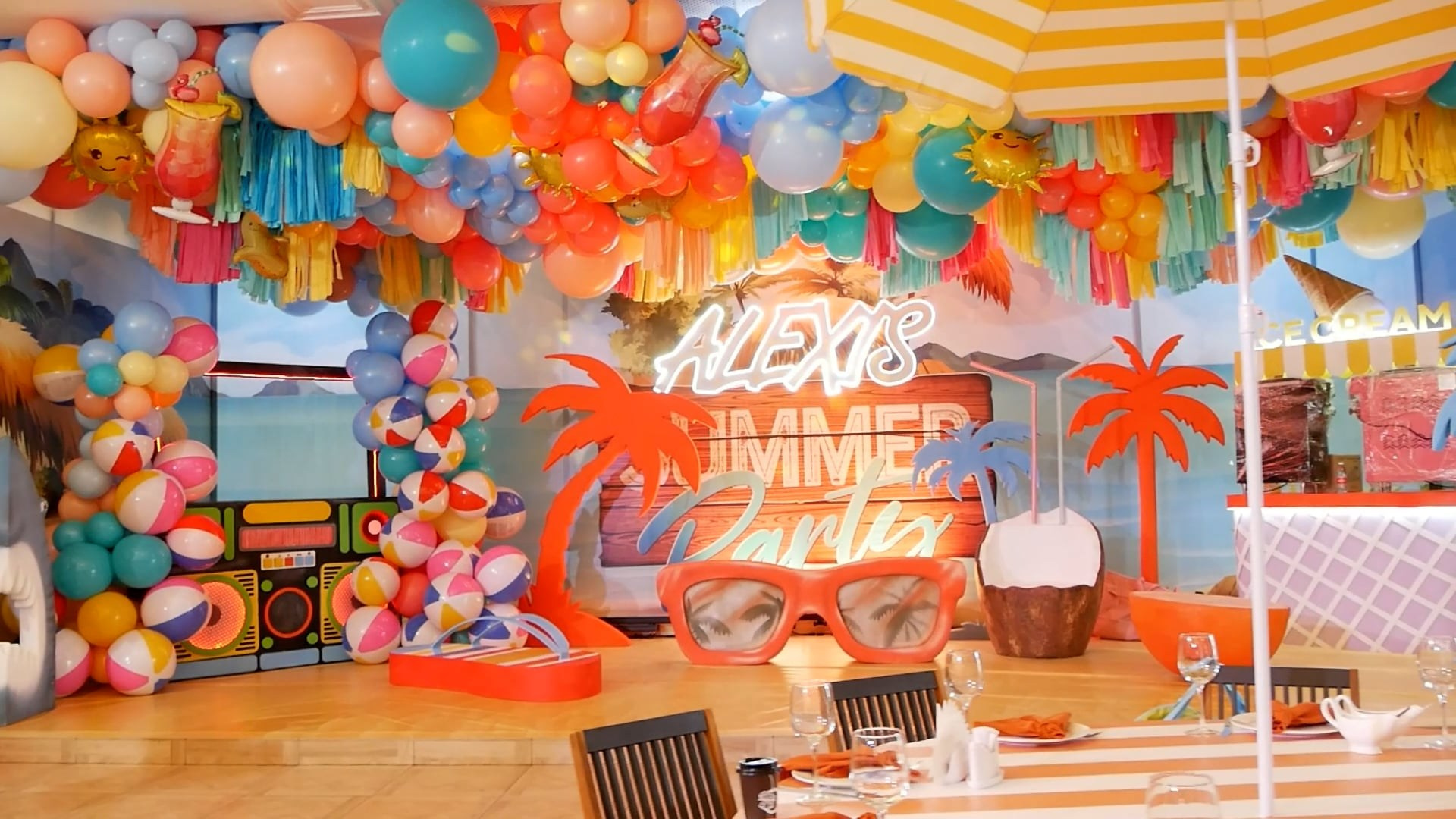 Развлекательные шуточные видео интерактивы на свадьбу юбилей праздник. Свадебное видео и фото съемка на свадьбу в Краснодаре Твинс Студио