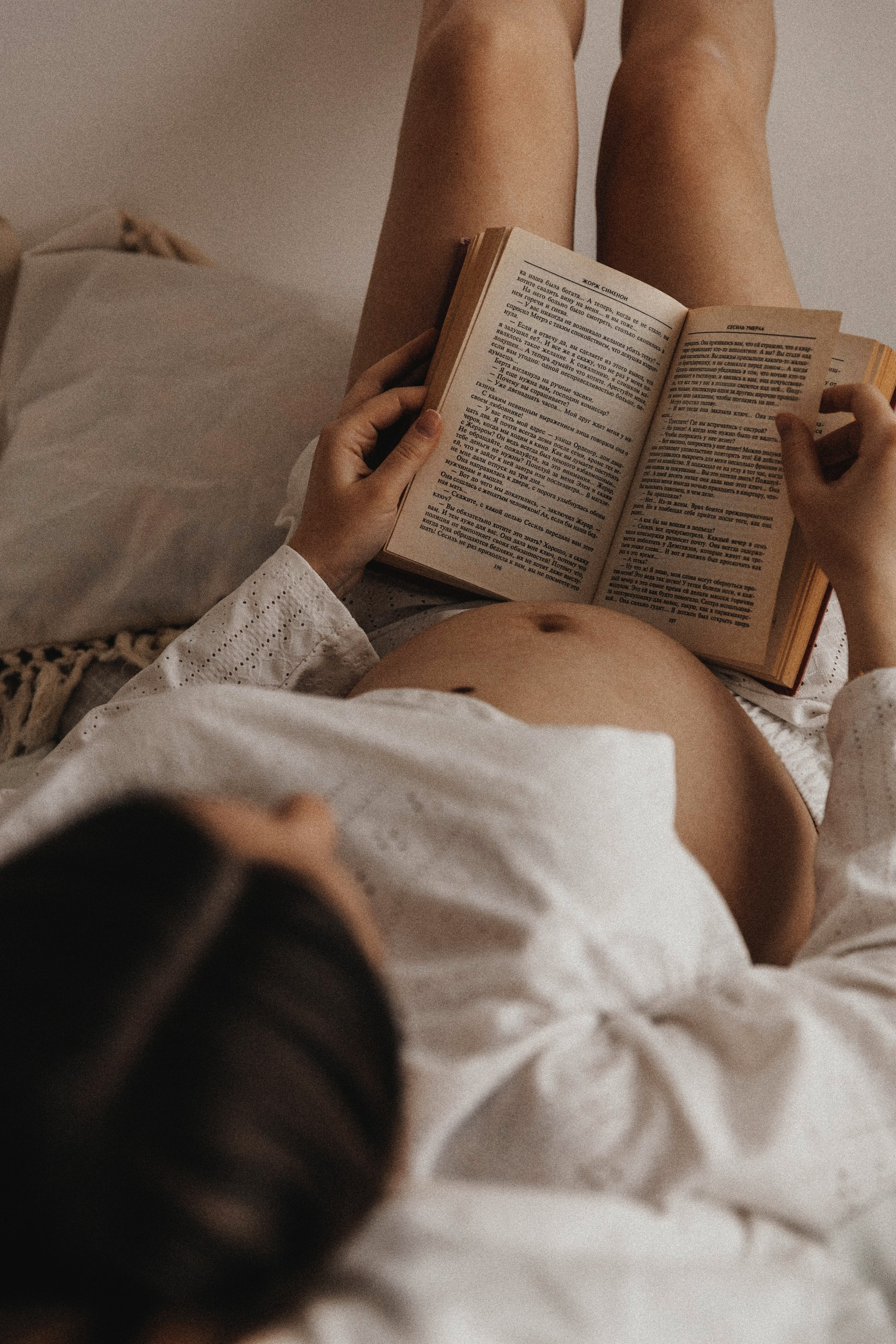 Фото беременной женщины в одной из локации студии BabyN